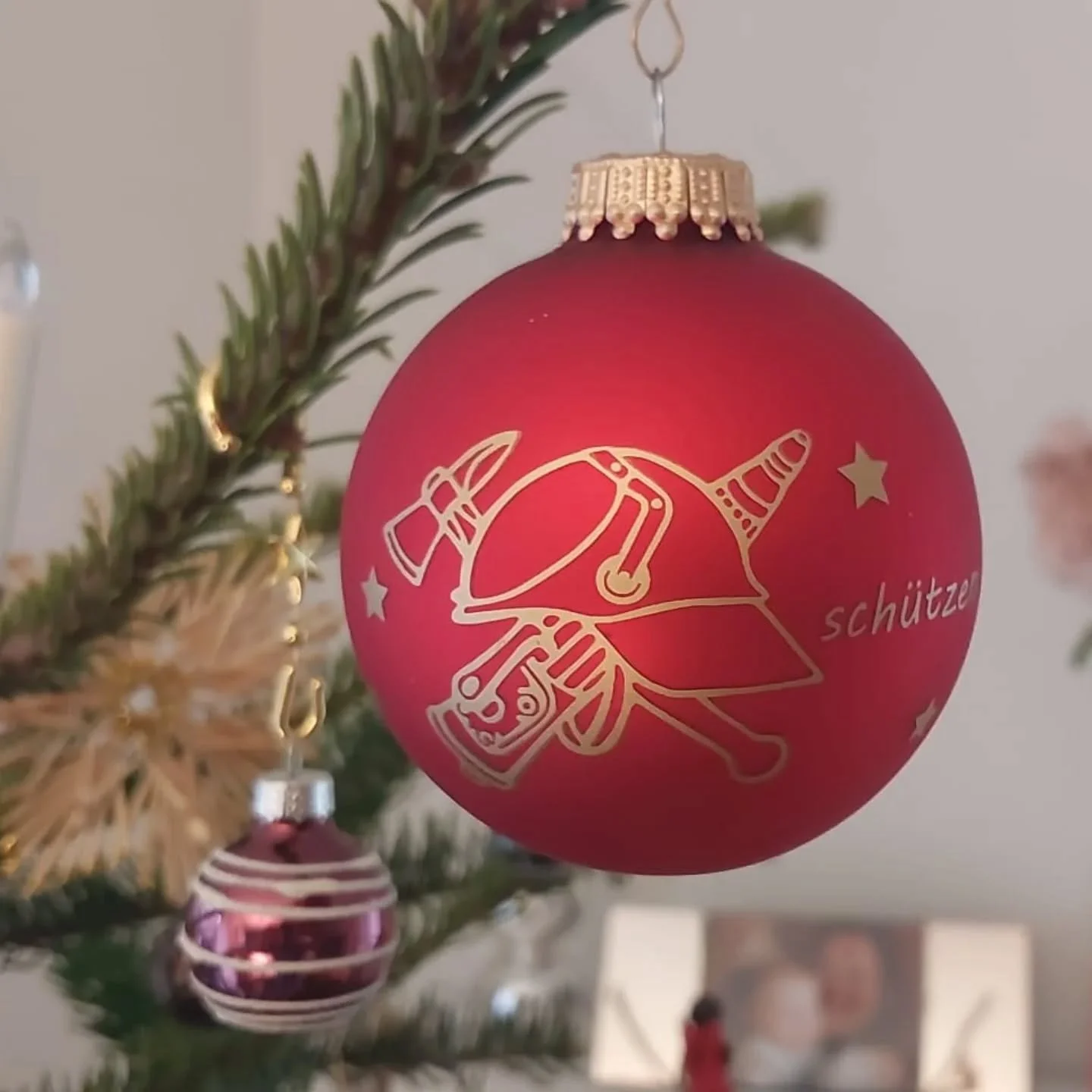 Der F&ouml;rderverein First Responder der Gemeinde Berg e.V. w&uuml;nscht besinnliche Weihnachtsfeiertage.
Allen, die an diesen Tagen Dienst &uuml;bernehmen wie Rettungsdienst, Feuerwehr und Polizei, w&uuml;nscht der Verein ruhige Schichten und wenig