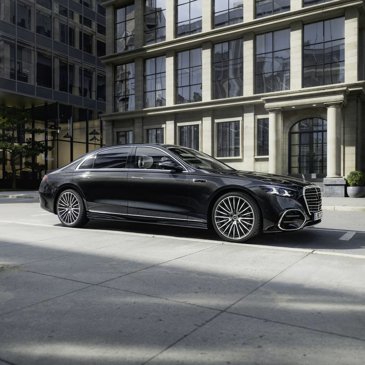 mercedes-benz-s-class-v223-fl-spa-highlights-exterieur-design-2400x2400-01-2026.png