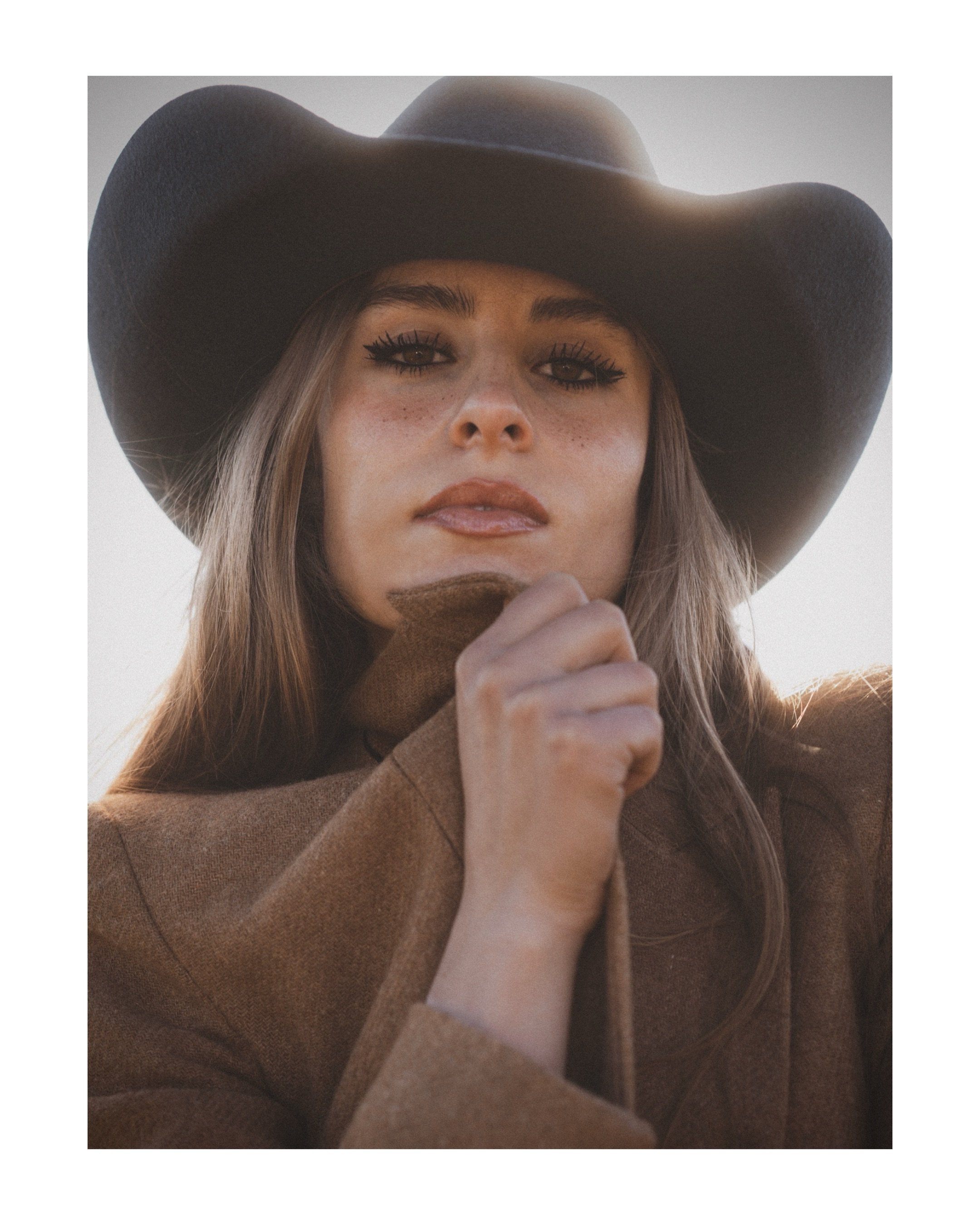Love creating with Skylar @skylaramh 🖤 we hauled all our stuff up Mt Jumbo yesterday for this shoot. Stoked to share more:)

.

.

#missoulaphotographer #missoulamontana