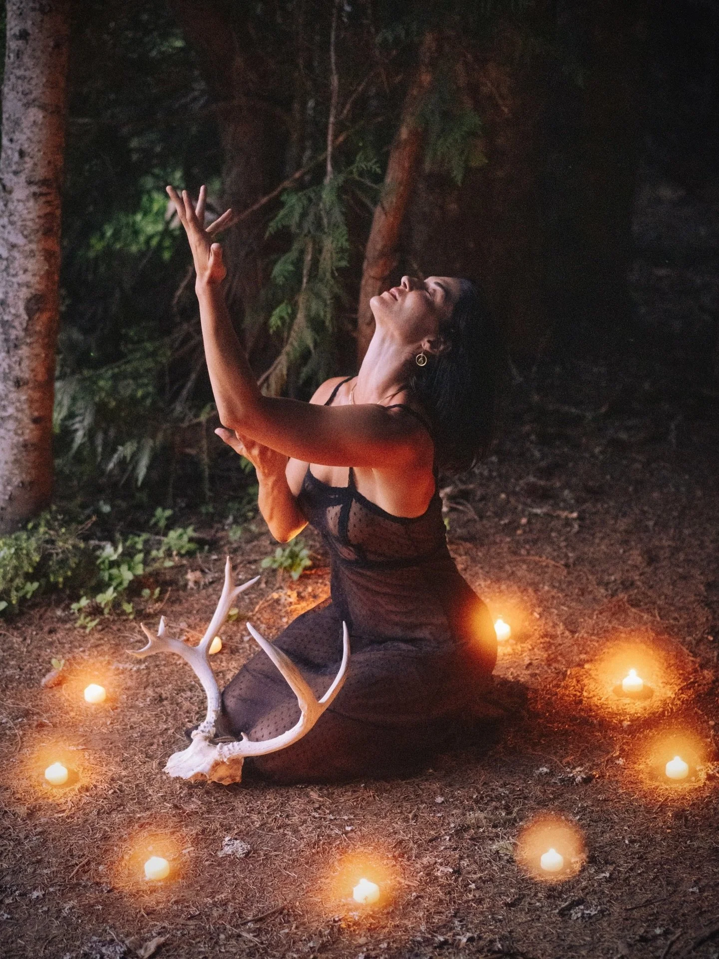 Nature is my religion 🌲✨ some magic @awildmeredith and I made this year :)

.

.

#moodyportrait #artofvisuals #createdtocreate #missoulamontana #montanaphotographer