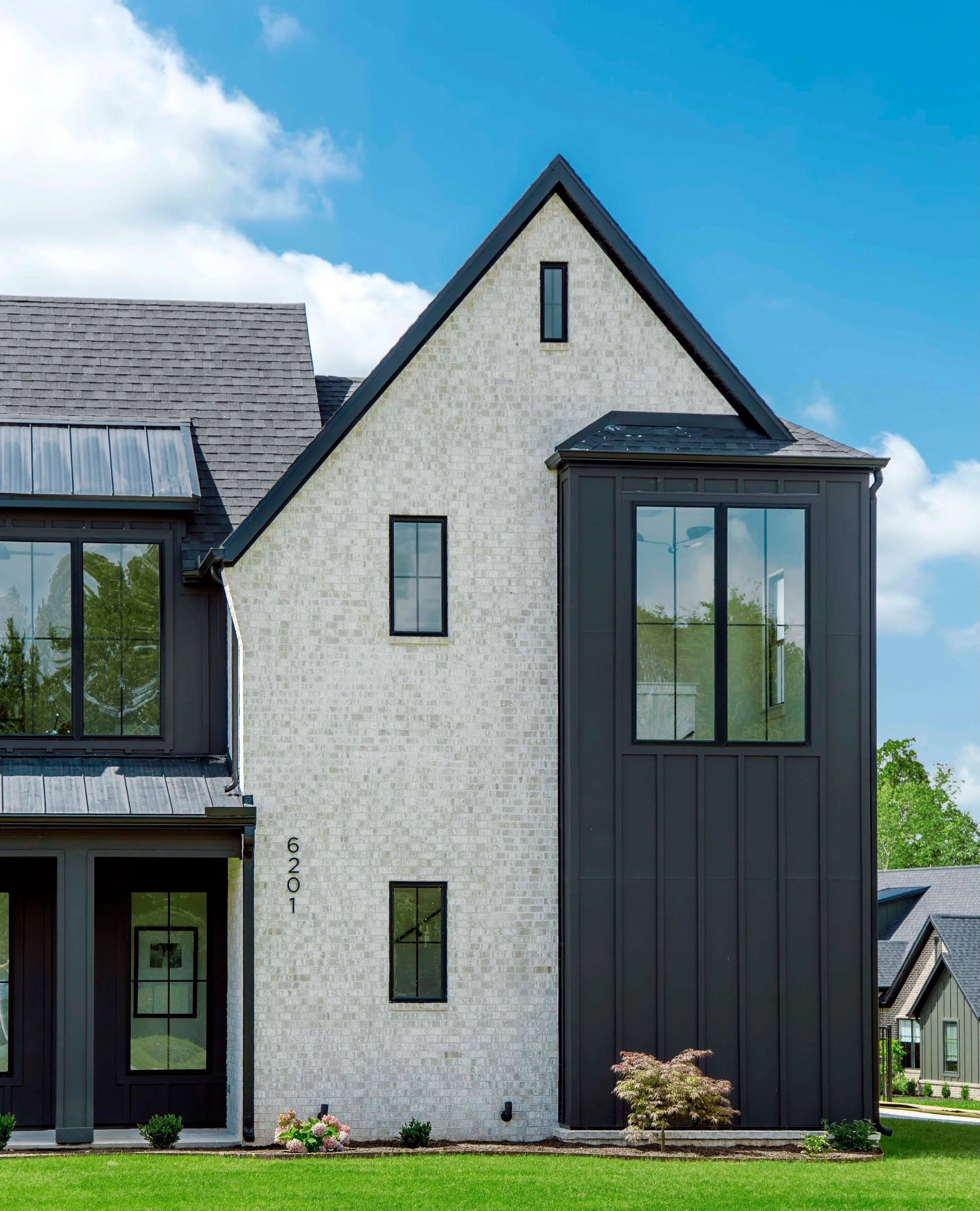 White brick. Black steel. A roofline that means business.⁠
⁠
The exterior of a custom home is the first thing you see &mdash; and the last thing we compromise on. Board and batten, oversized windows, and a gabled peak that earns its place on the skyl