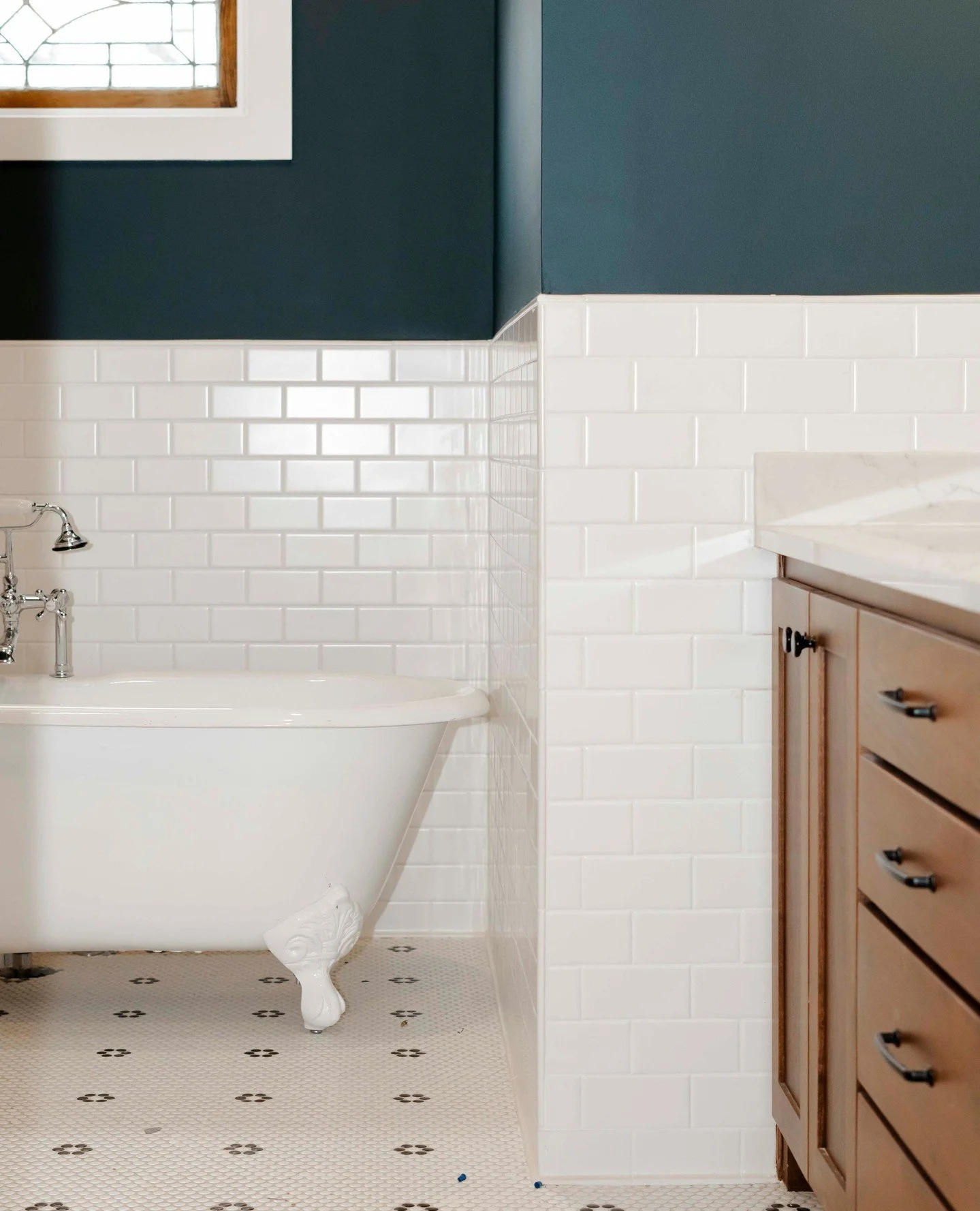 Classic tile, warm wood tones, and clean lines all the way through. A bathroom style that feels timeless without trying too hard.⁠
⁠
Designed by @ad.interiorsstudio !

#buildmonument #monumenthomes #bathroomdesign #classicinteriors #homedetails