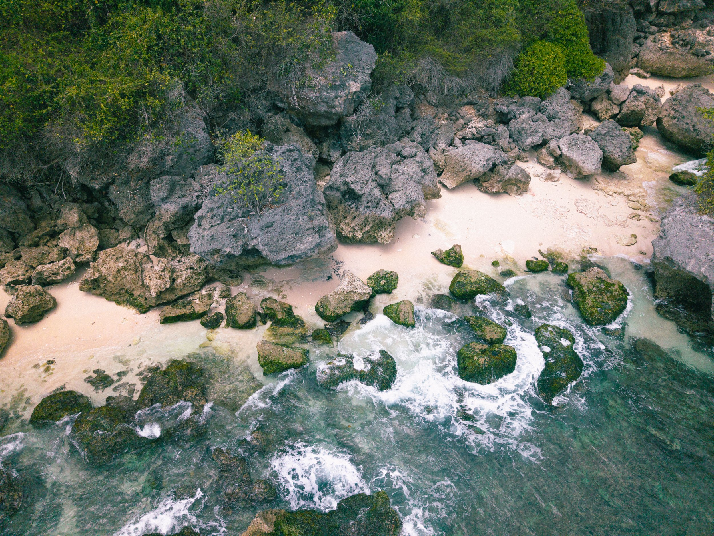 Uluwatu-strand-luchtfoto-travel fotografie-Michsmemento.jpg