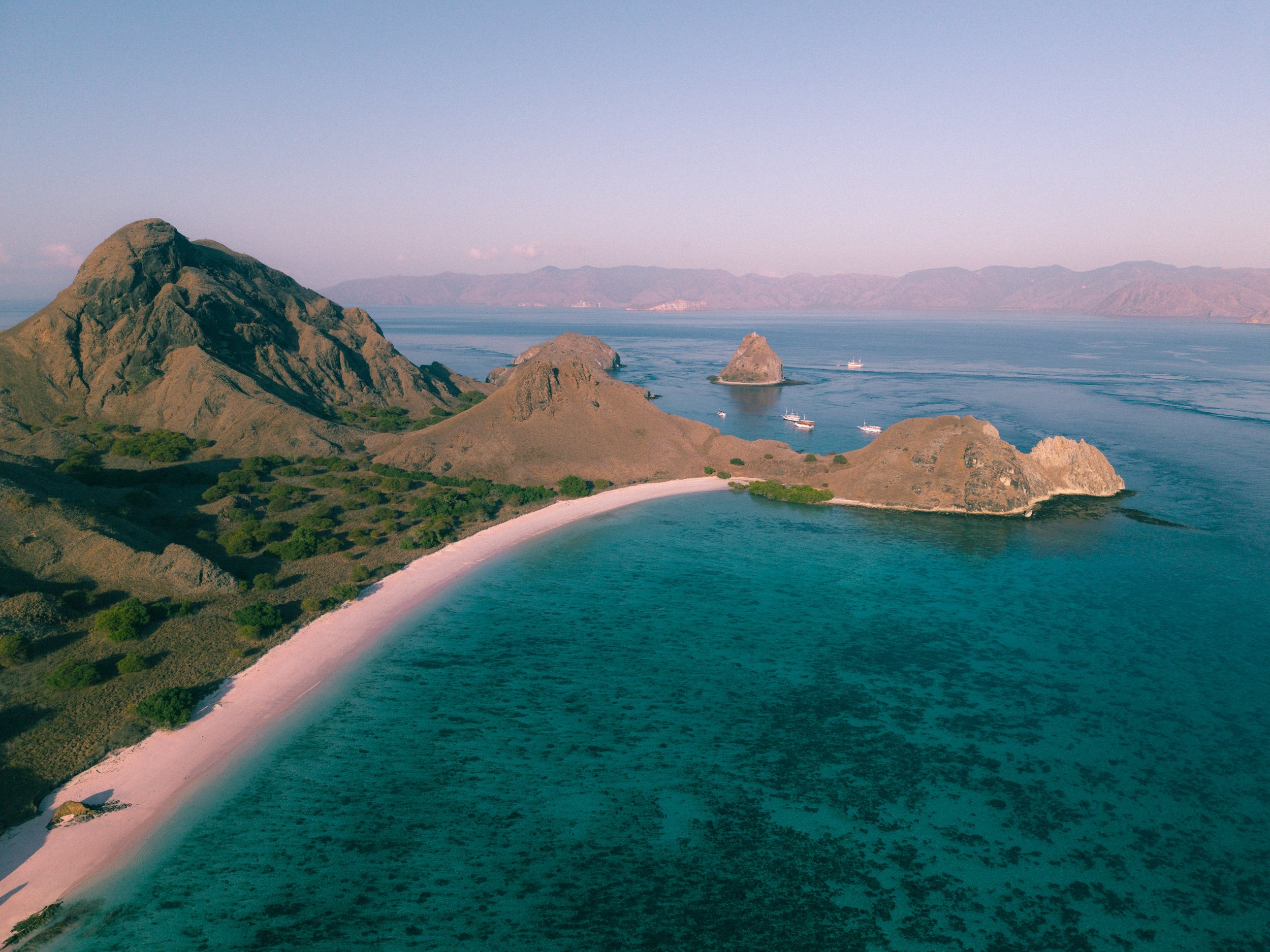 Flores-Pink Beach-2-Travel fotografie-Indonesie-Michsmemento.jpg