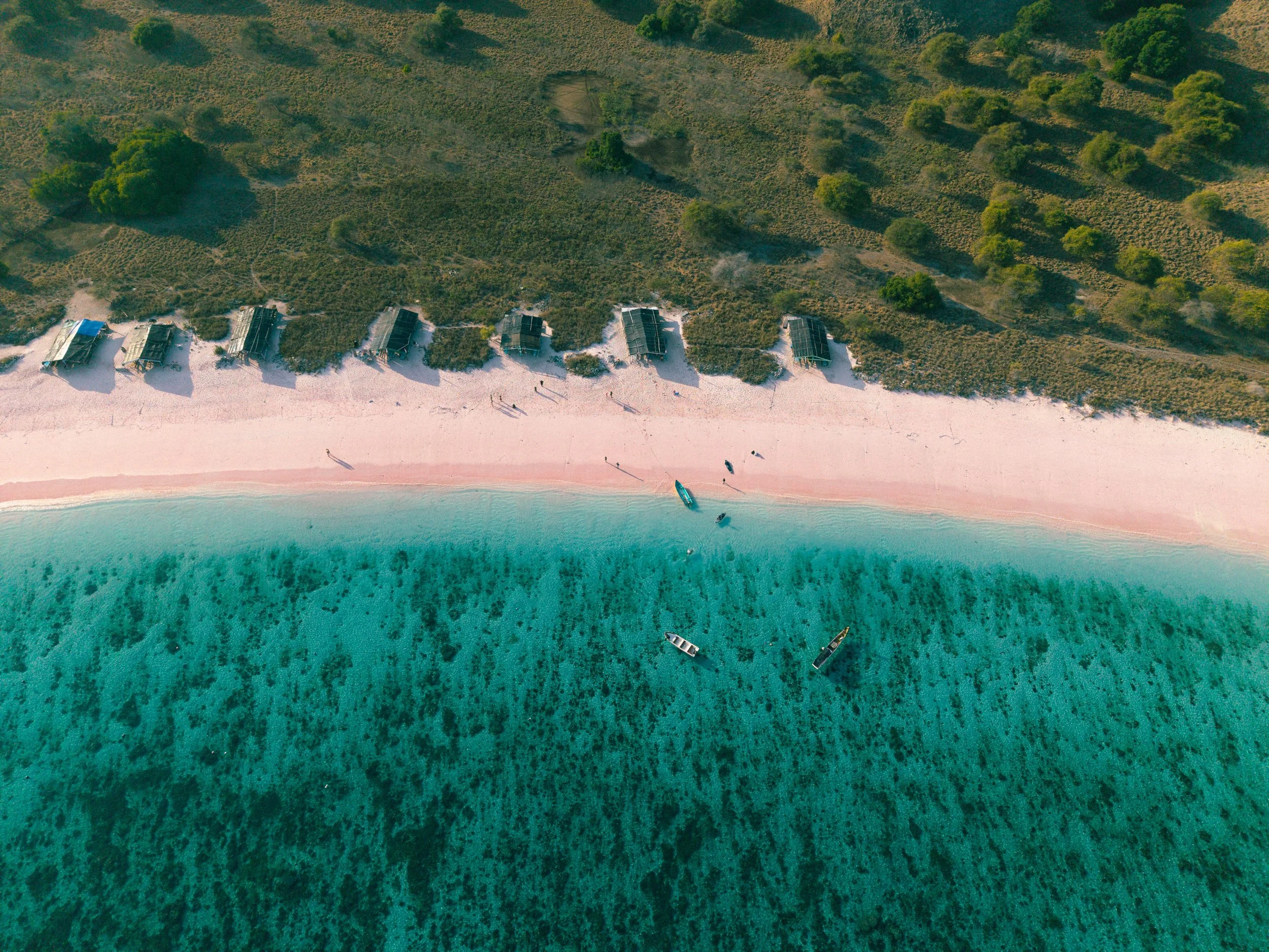 Flores-Pink Beach-Travel fotografie-Indonesie-Michsmemento.jpg