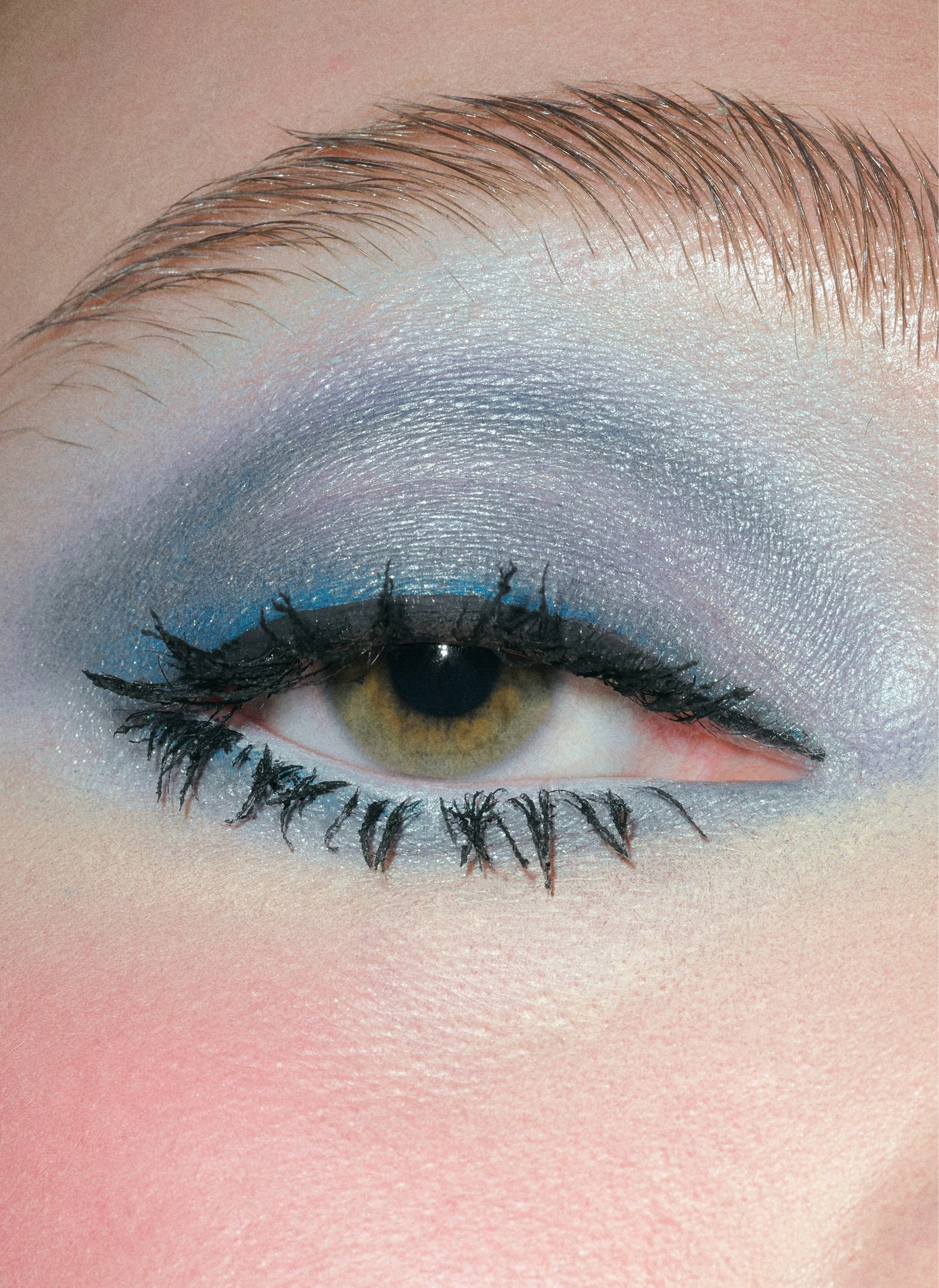 Ellia_Face_Blue_Makeup.jpg