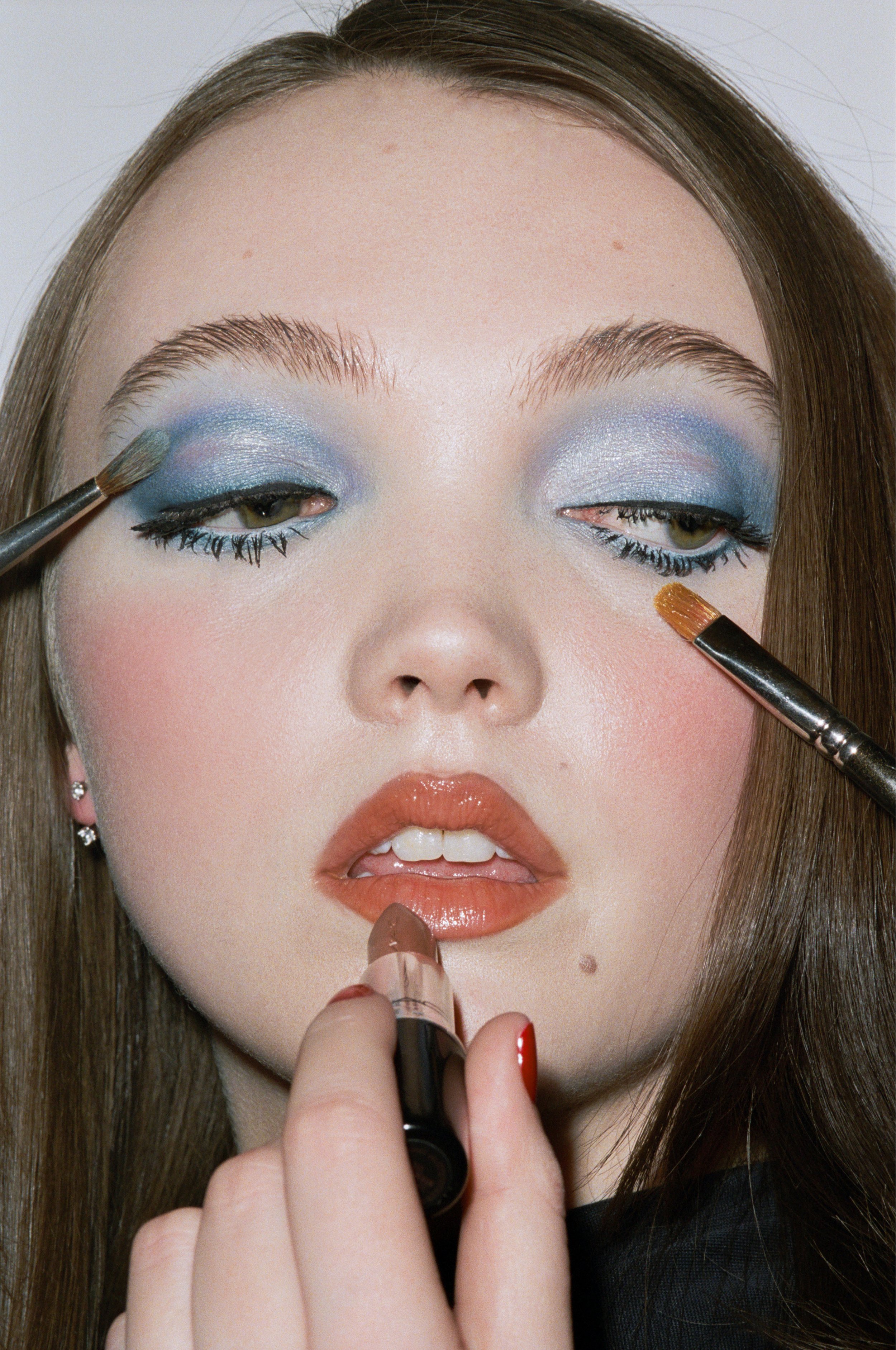 Ellia_Face_Blue_Makeup2.jpg