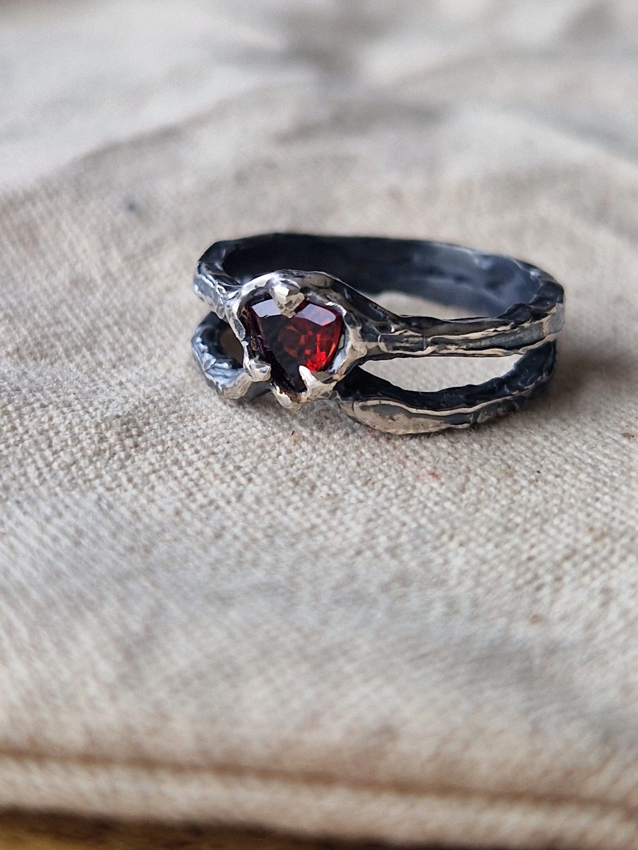 Raven Ring