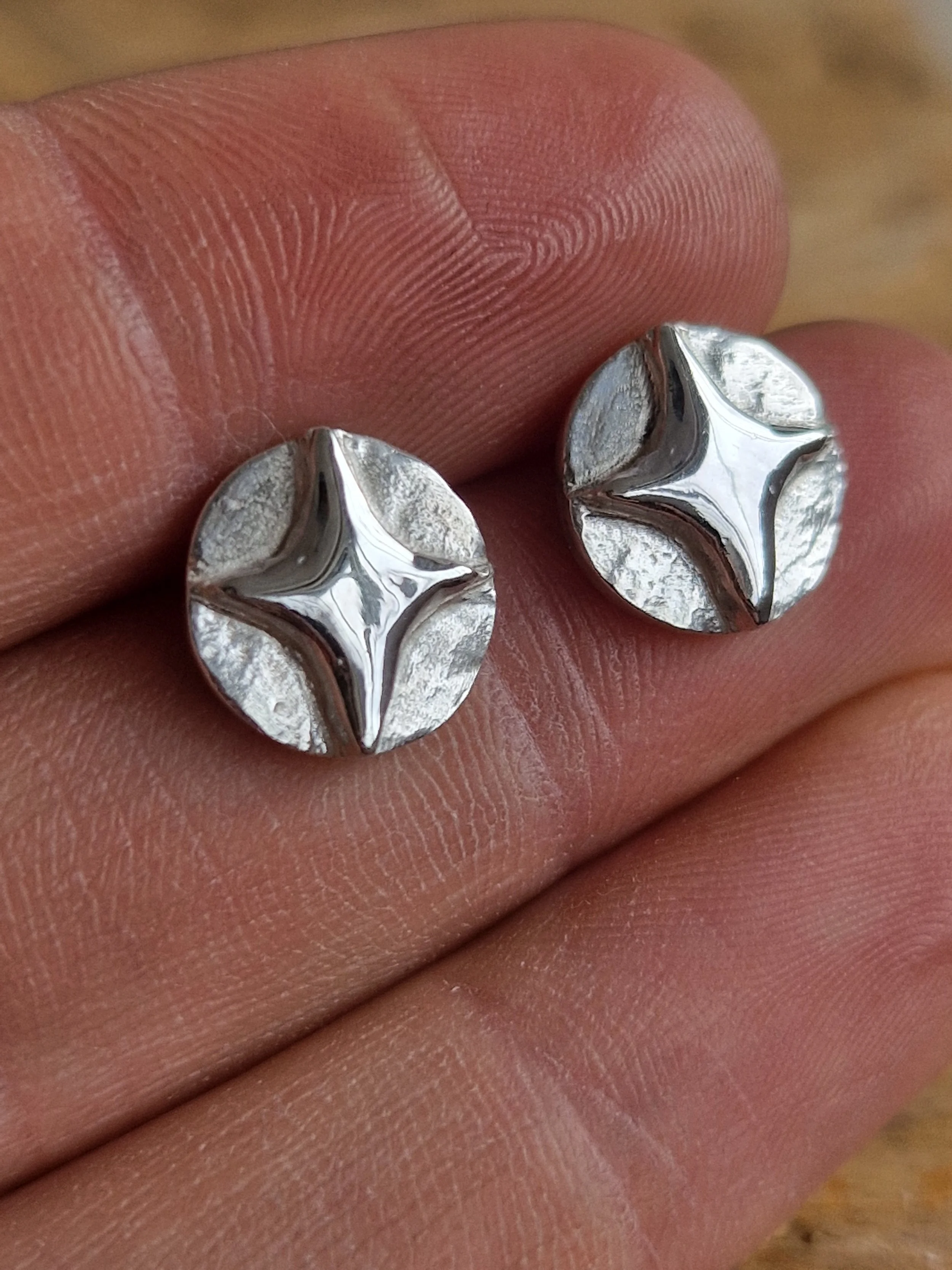 Nova Studs