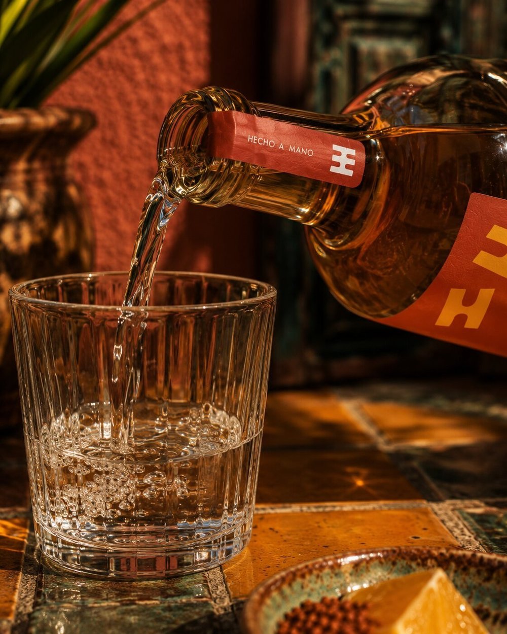 Henestrosa mezcal pour