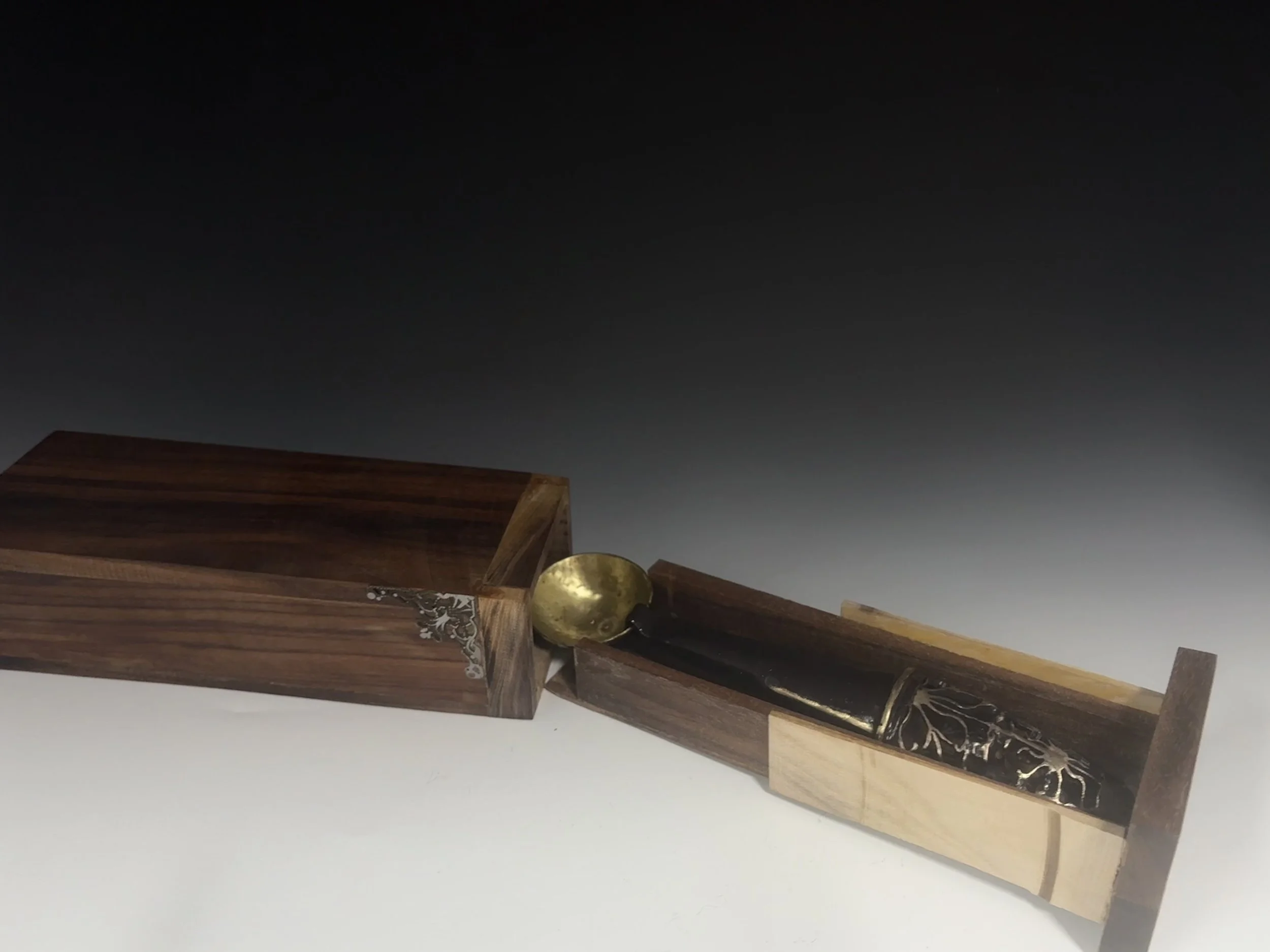 Ledų Kaušelis ir Dėžutė:
Bronze, copper, black walnut-
3.5” x 2” x 7”
-2026