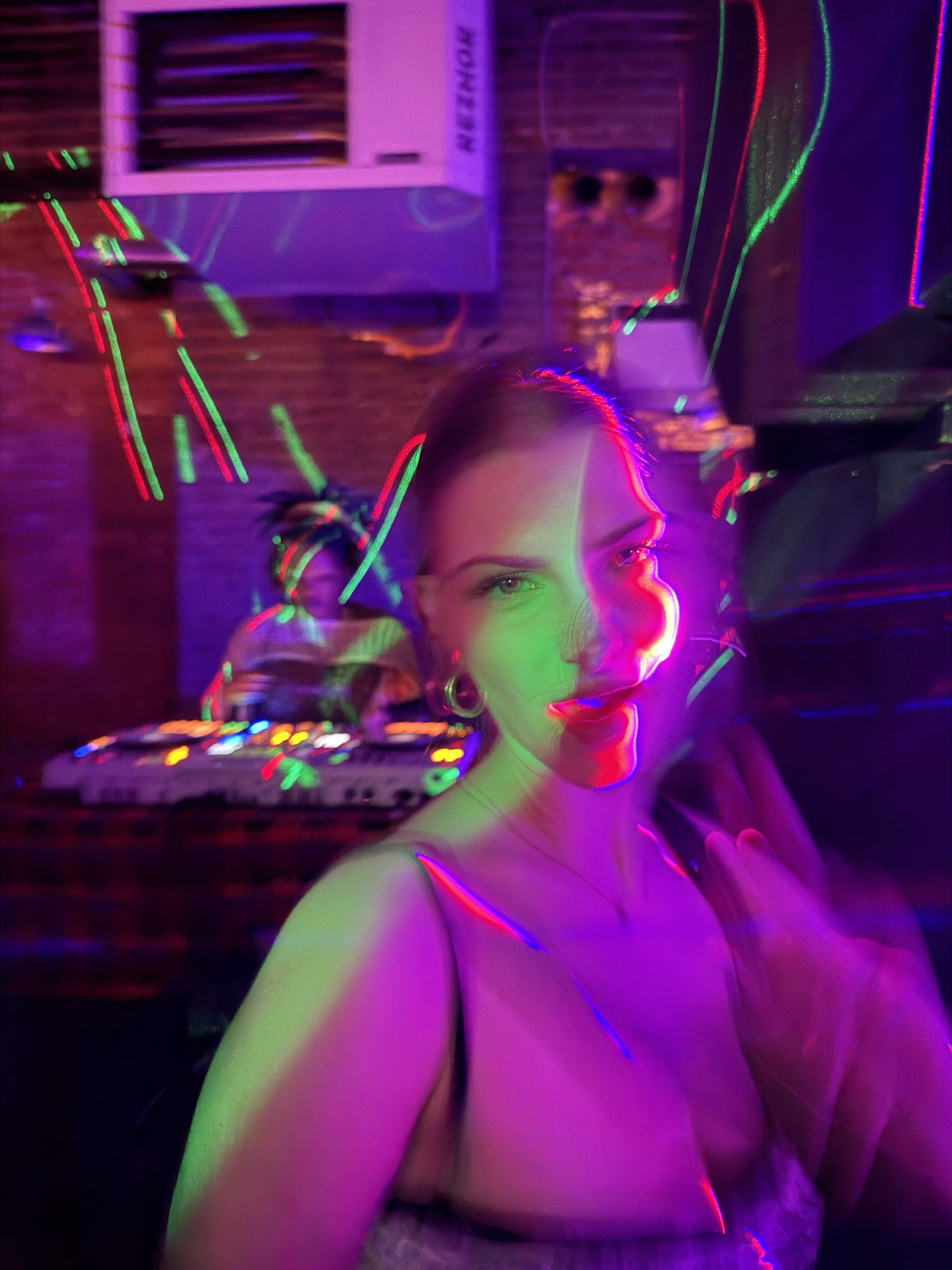 NOT EVERY SONG NEEDS LYRICS! IN DEFENSE OF SH*TTY DANCE MUSIC