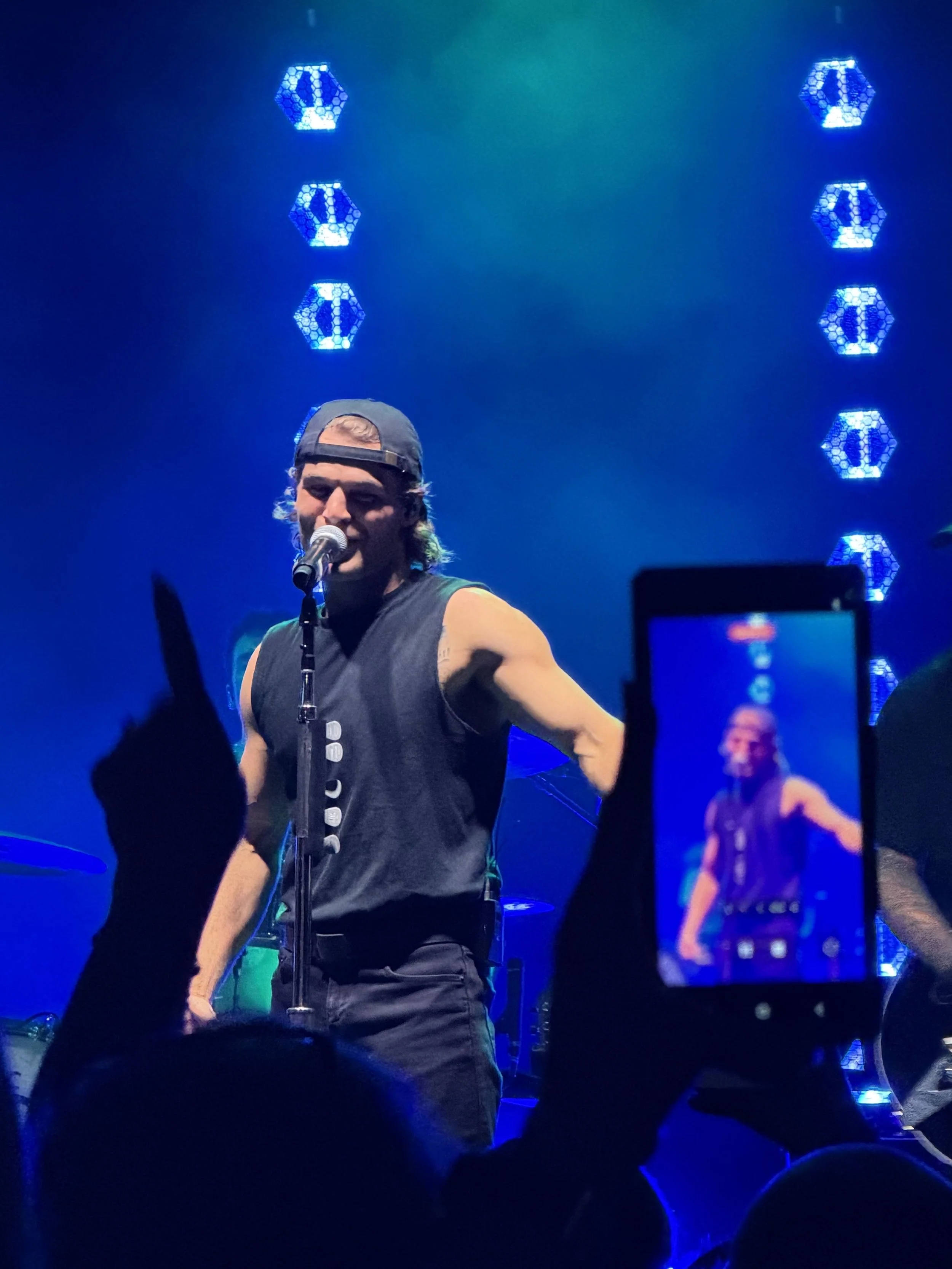 I WENT TO A MAX MCNOWN CONCERT WITHOUT KNOWING HIS MUSIC AND LEFT A FAN