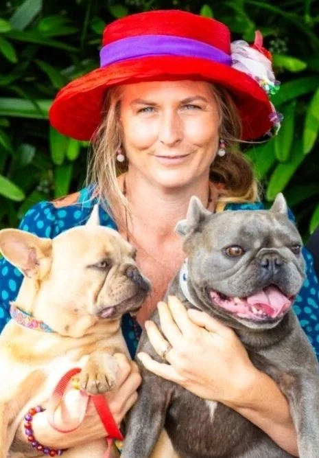 Close up of Olivia From Le Epitome Kennels and 2 French Bulldogs Eden and Pluto taken at Auckland Botanic Gardens