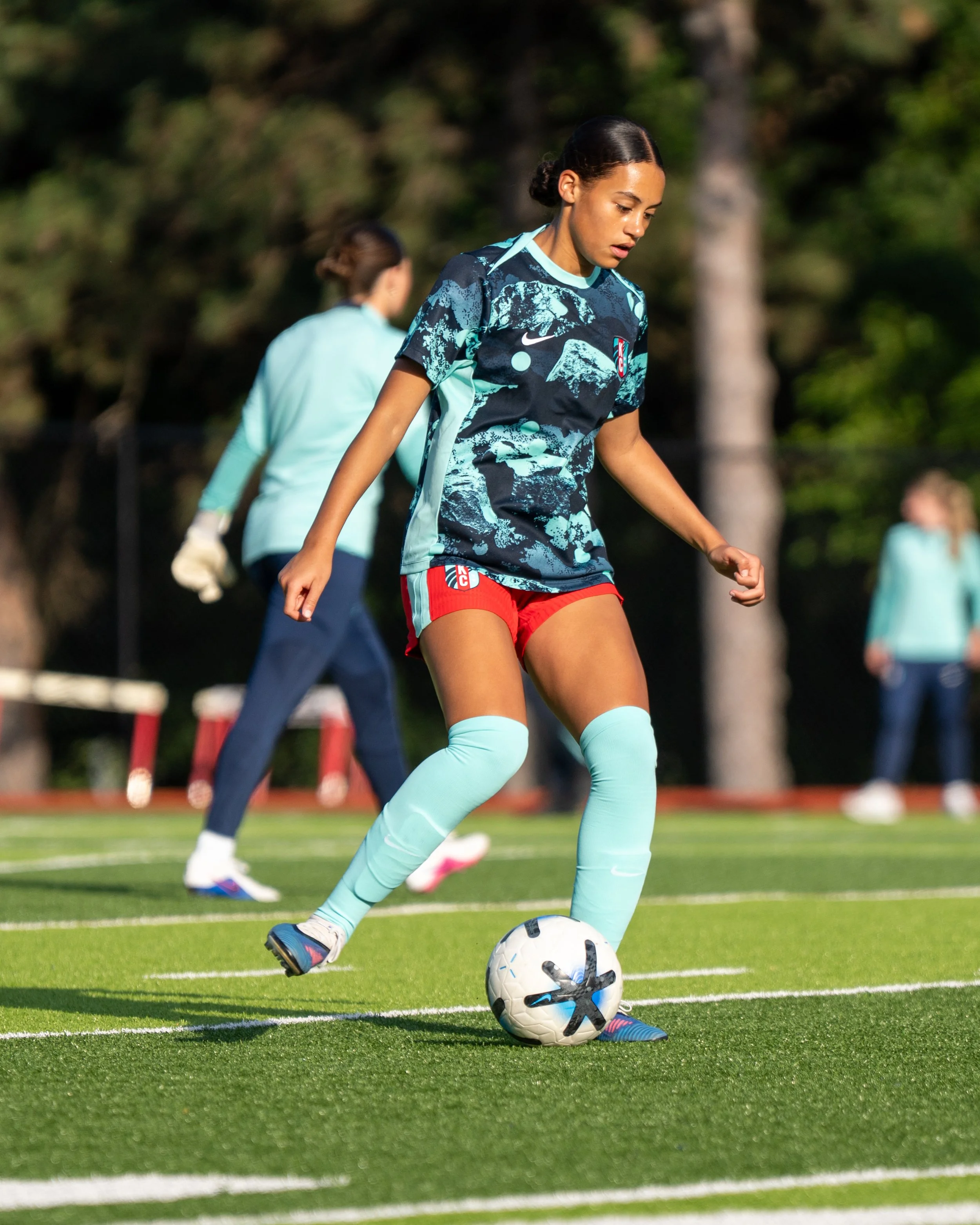 KC Current II player passing the ball during warmups on the road at Sunflower State FC on May 20th, 2026 - Photo by: Austin Farrow
