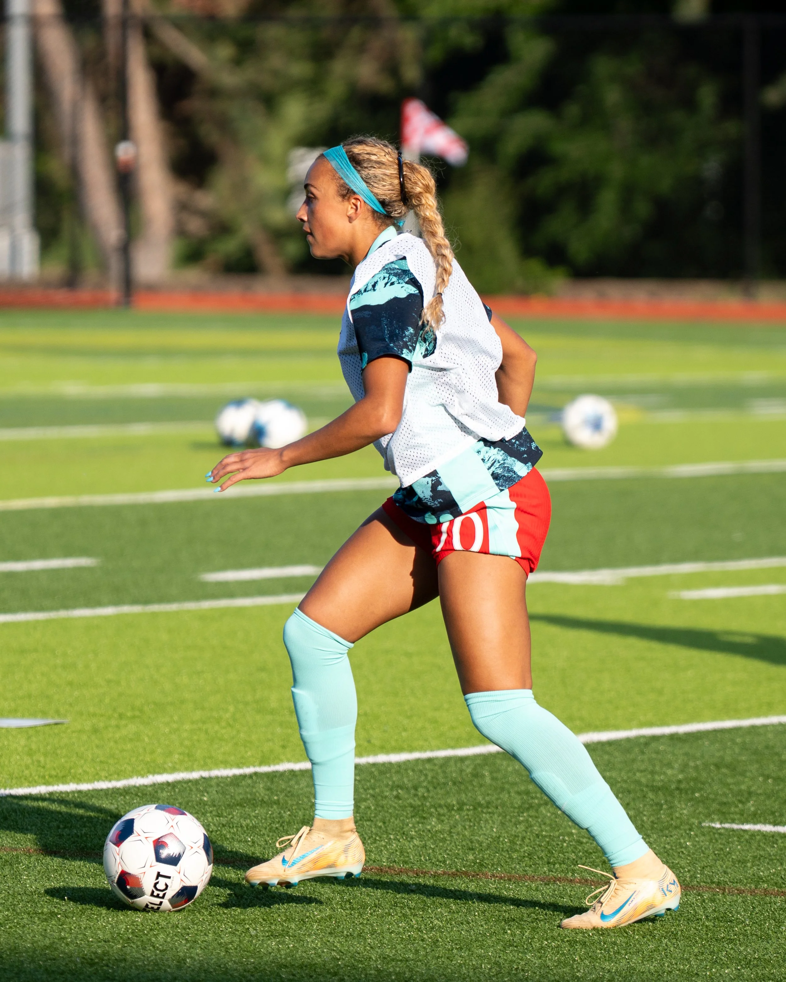 KC Current II player trying to find a pass during warmups on the road at Sunflower State FC on May 20th, 2026 - Photo by: Austin Farrow