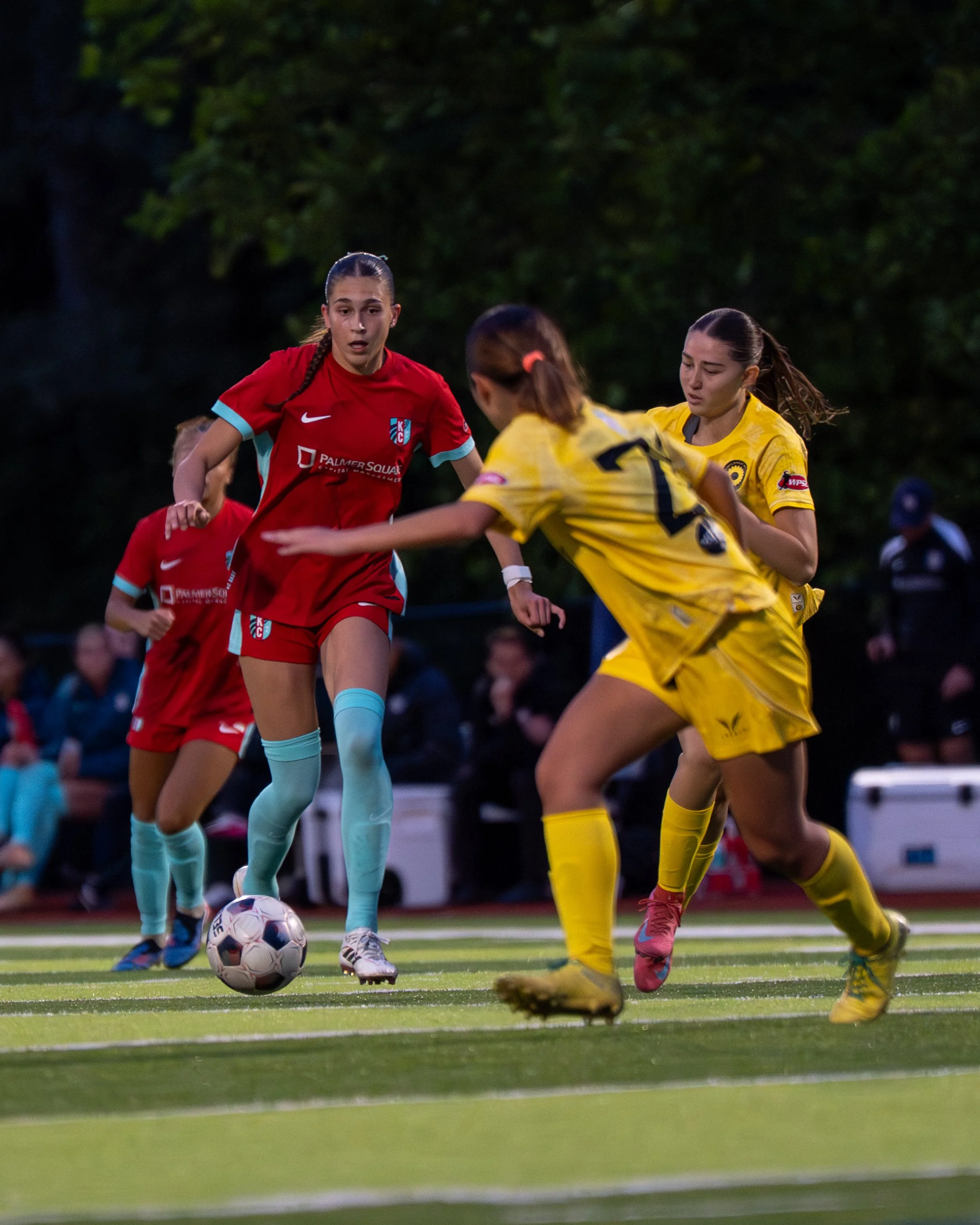 KC Current II player dribbles into a crowded space where two Sunflower State FC players are pursuing on May 20th, 2026 - Photo by: Austin Farrow