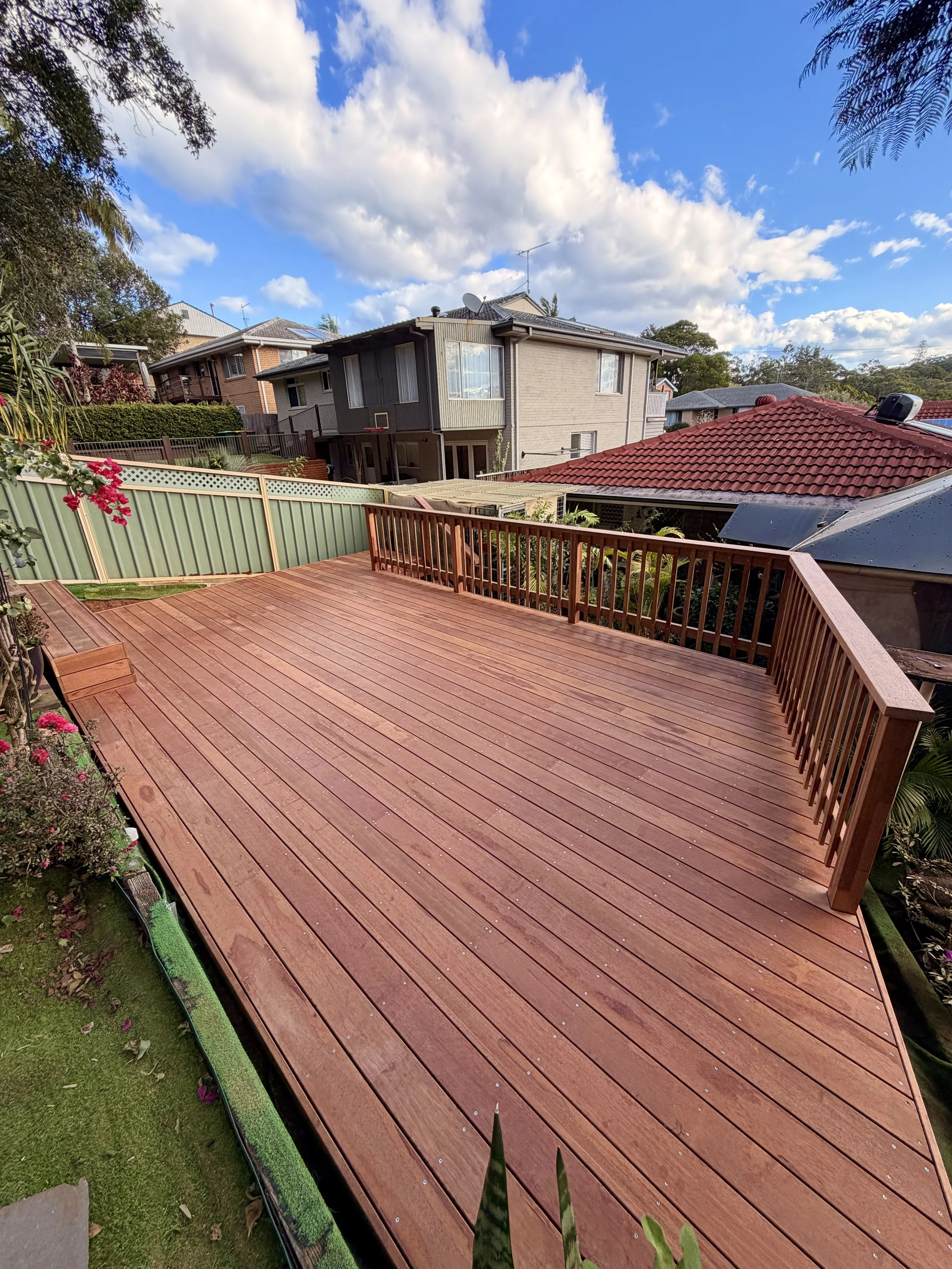 Murbau deck completed in Port Macquarie. Including a bench seat and murbau picket hand railing. Using extreme h4 treated pine framing, built to last.