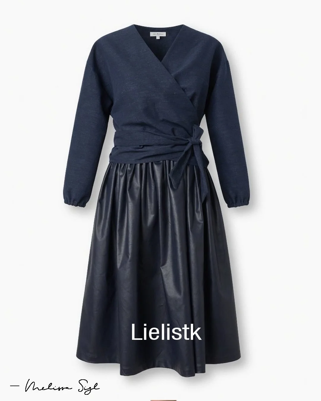 Visit us for new pieces from @lielistk Design, pattern making and production are all done by hand. Melissa Sigl works exclusively with suppliers from Central Europe and places great value on regional textile producers. 

#design#fashion#1000thingstod