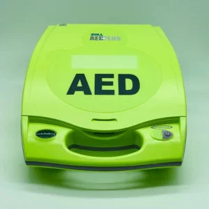 Un défibrillateur automatisé externe (AED) de couleur jaune vif.