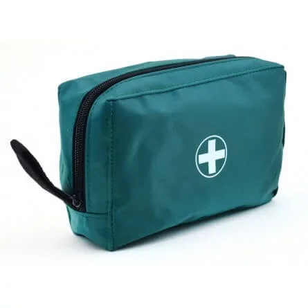 Trousse de premiers secours bleue avec un symbole de croix blanche