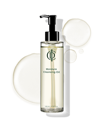 A bottle of RIMAN cleansing oil with a pump dispenser, surrounded by round white cosmetic pads.