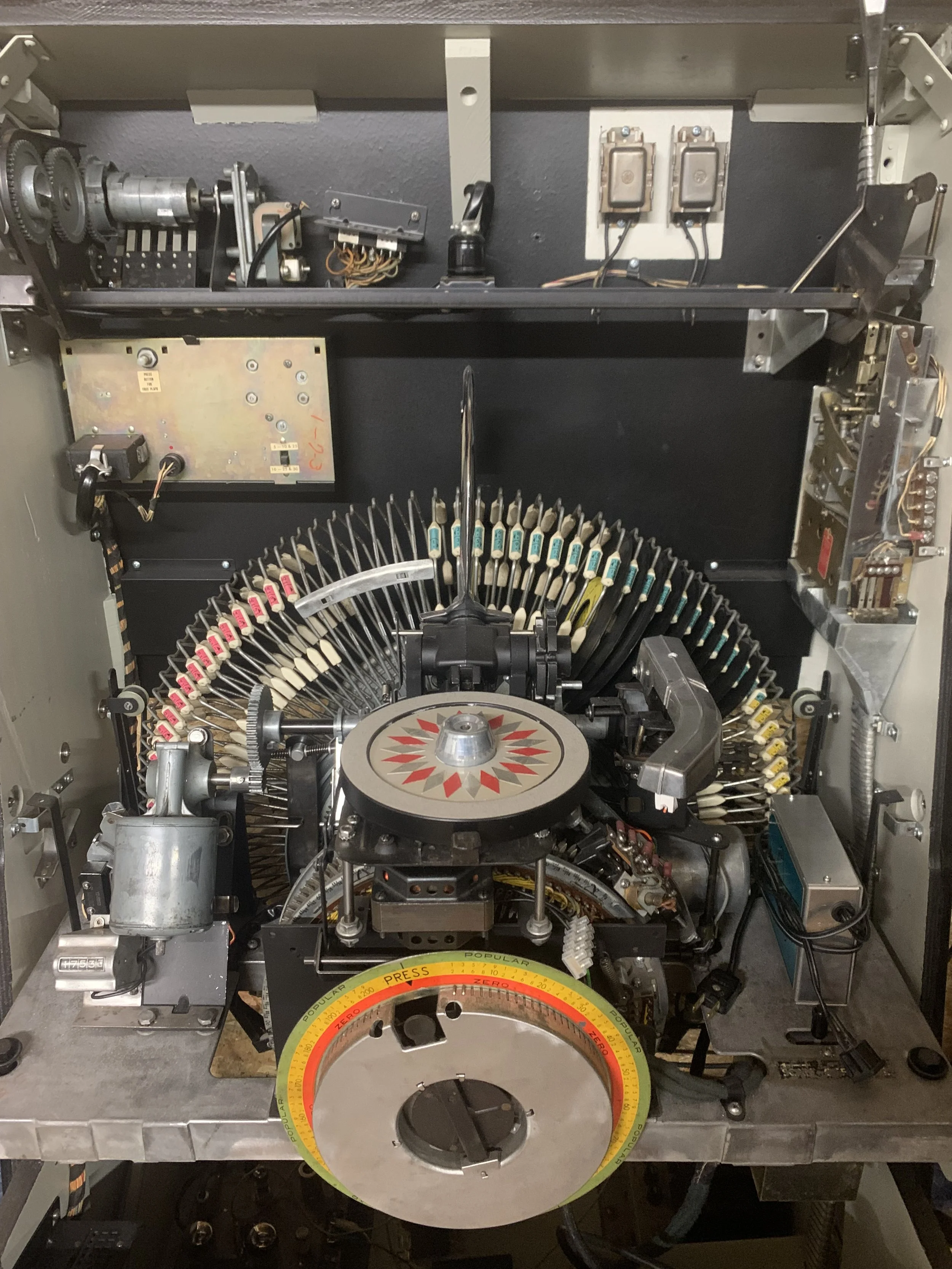 Rock-Ola Tempo 1475 Mechanism (1)