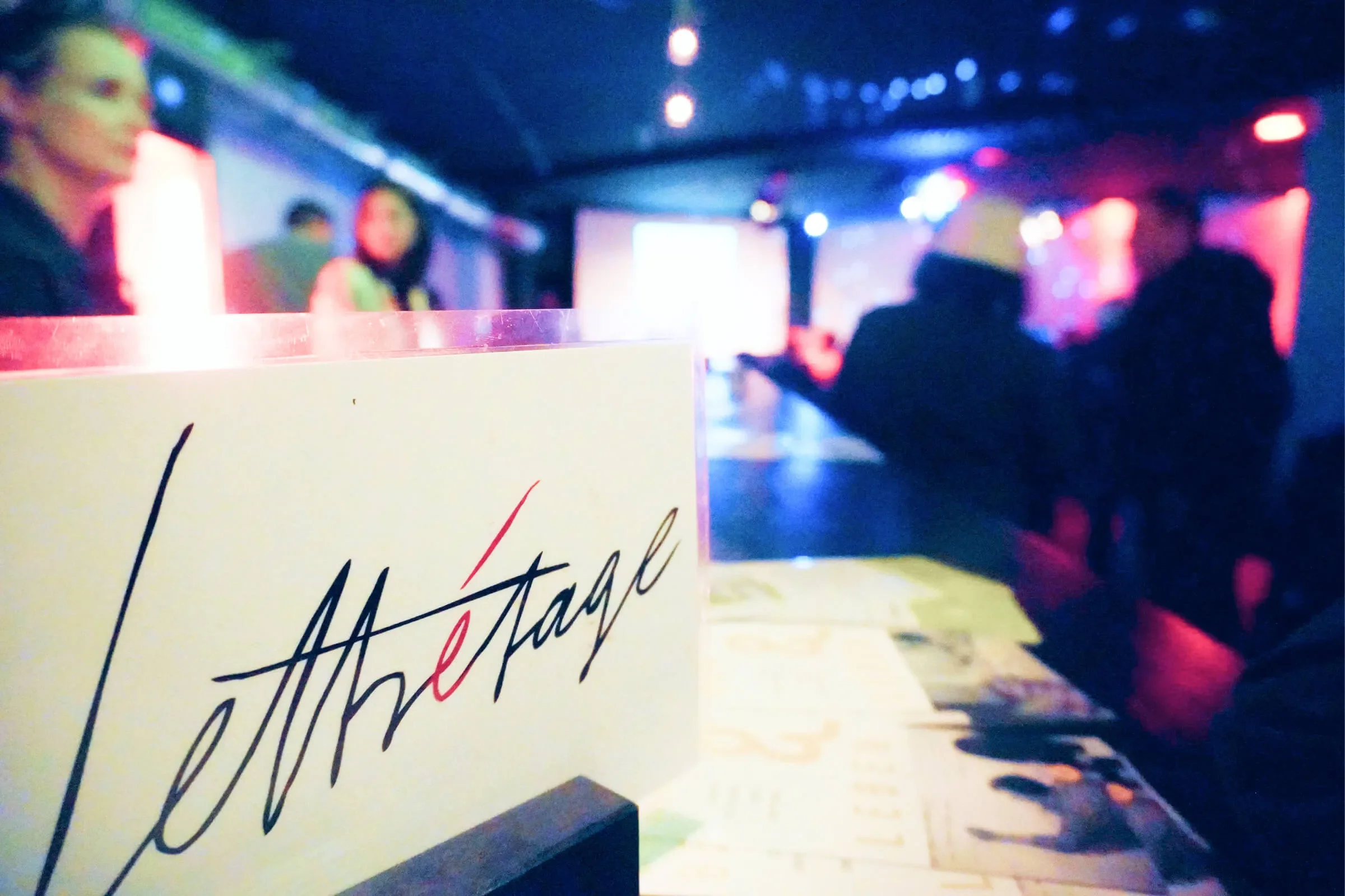 READING AT LETTRÉTAGE