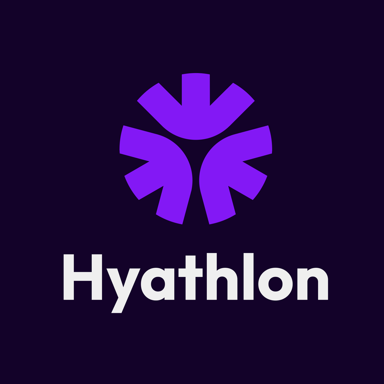 Een modern logo met een abstract bloemachtig symbool in paarse tinten en de tekst 'Hyathlon' eronder op een donkere achtergrond.