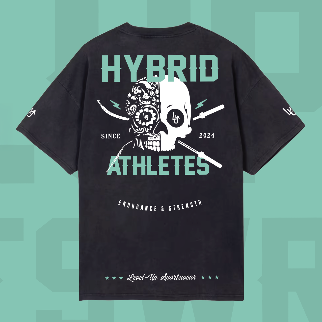 Zwarte sportshirt met grafisch ontwerp van een half schedel en half gezicht, met woorden 'HYBRID ATHLETES' en teksten over endurance en strength, en decoratieve onderdelen zoals een naald en een insulinepen. Background in mintgroen.