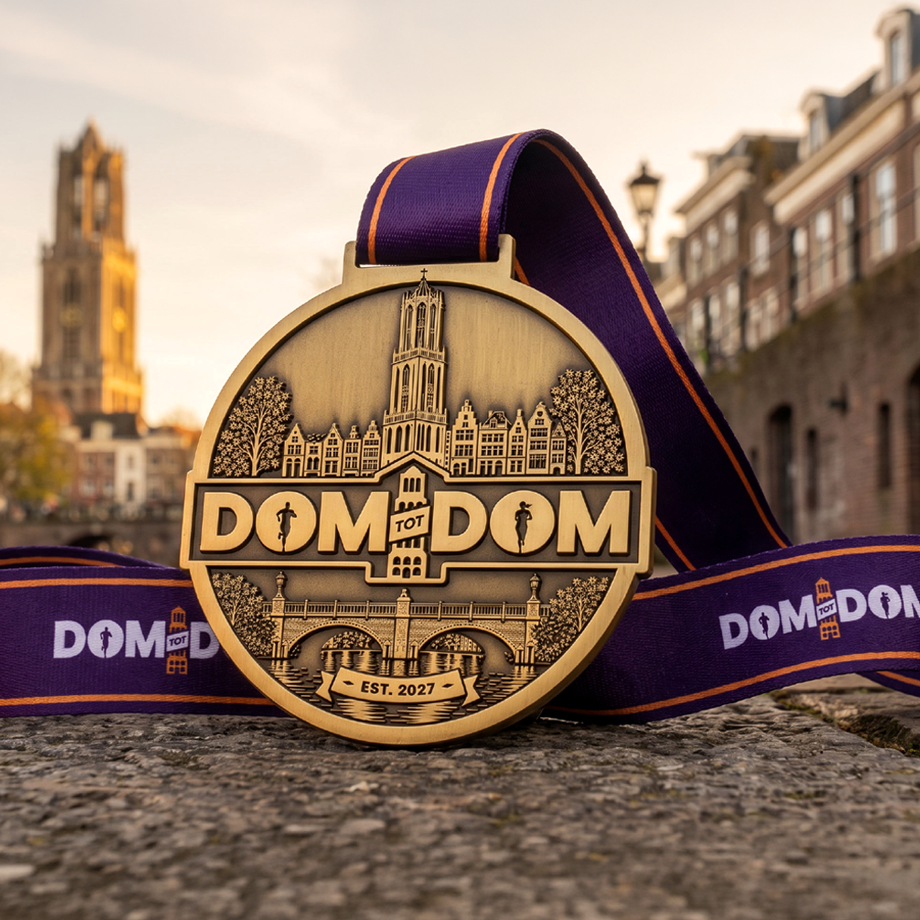 dom-tot-dom-logo-medal.png
