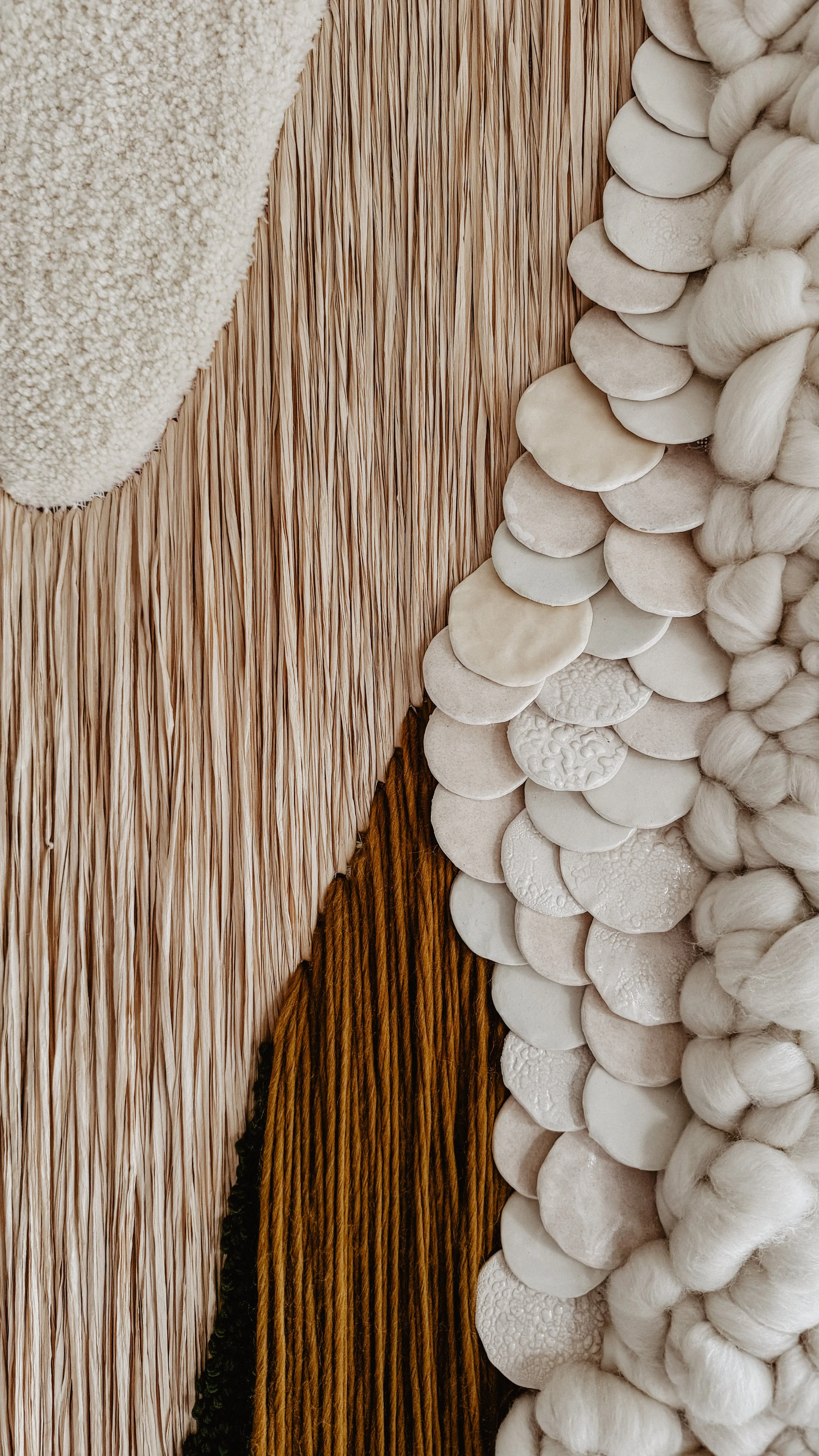 Œuvre murale textile contemporaine de Julie Robert