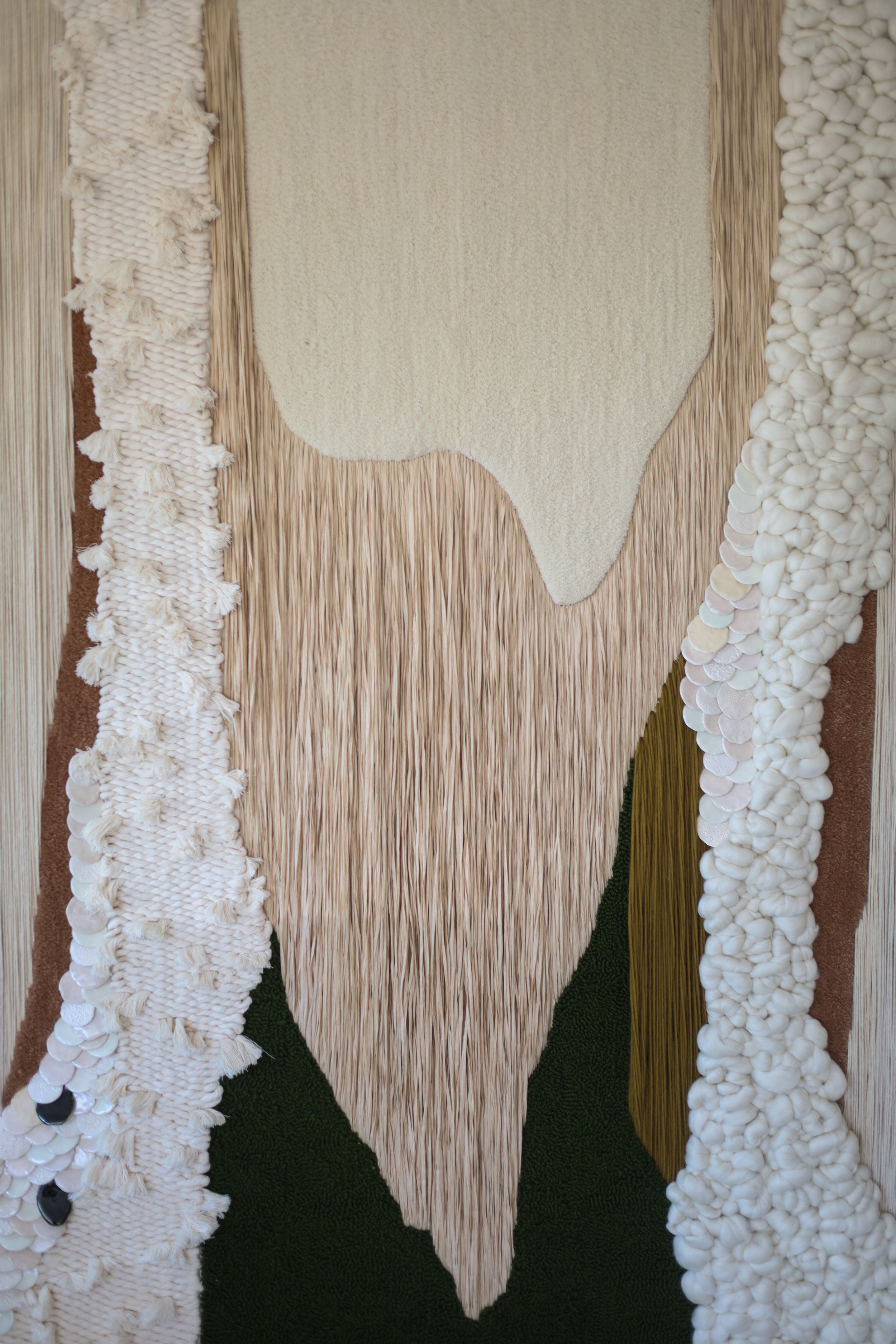 Œuvre murale textile contemporaine de Julie Robert