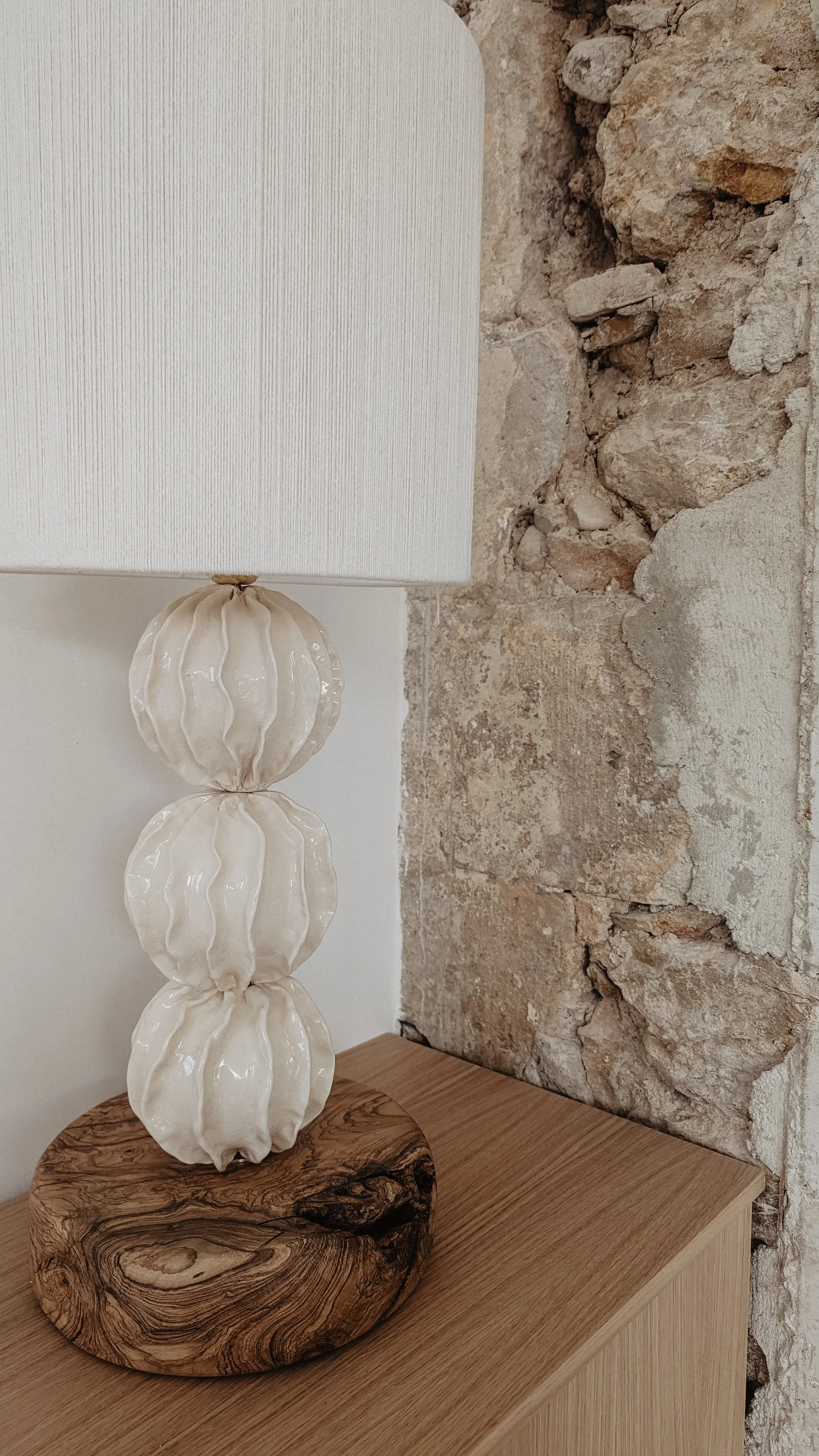 Lampe en gré, bois d'olivier et fil