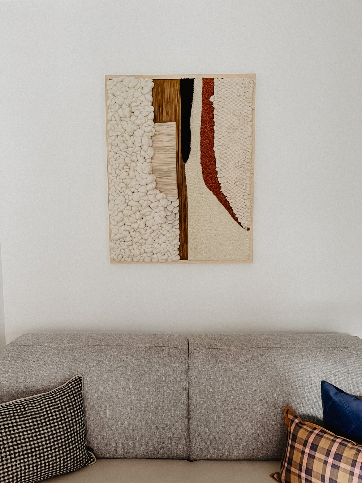 Œuvre murale textile contemporaine de Julie Robert