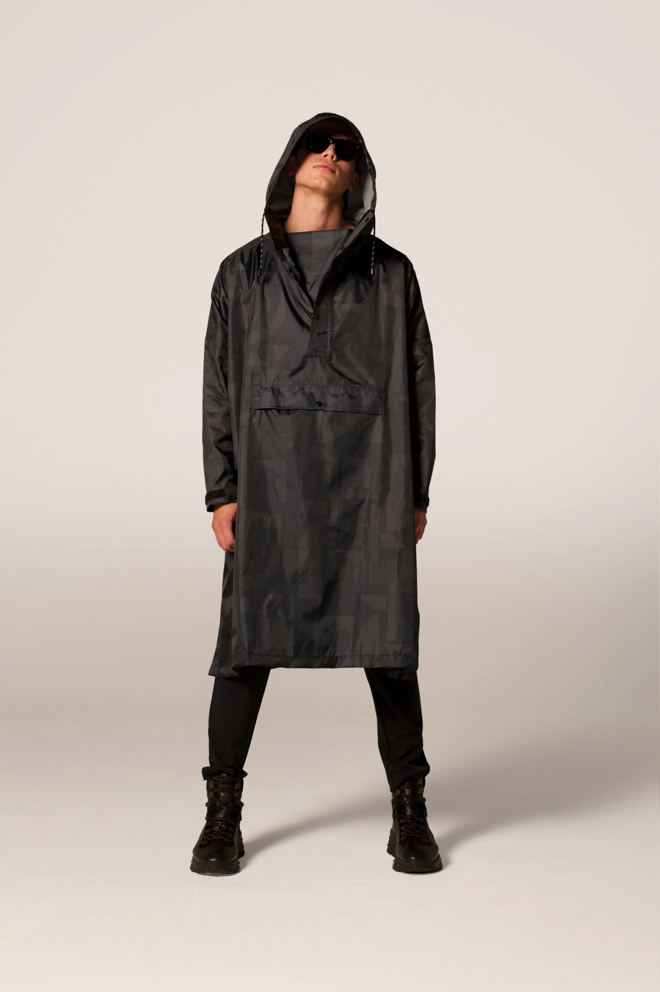 rainkiss_back_to_black_1.jpg.webp
