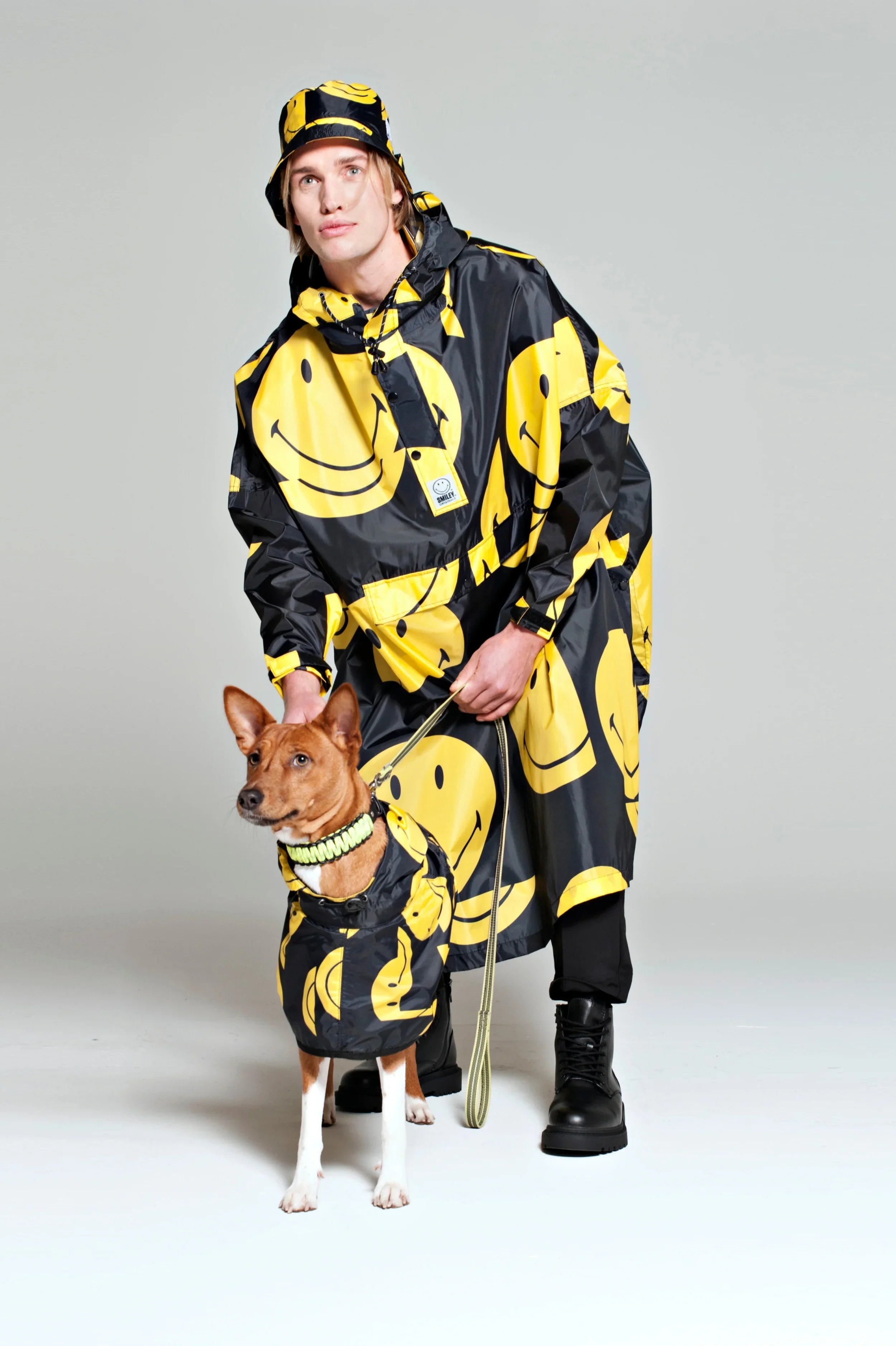 RAINKISS_ALL_SMILES_PONCHO_DOG_PONCHO_-_2024_-_2.jpg.webp