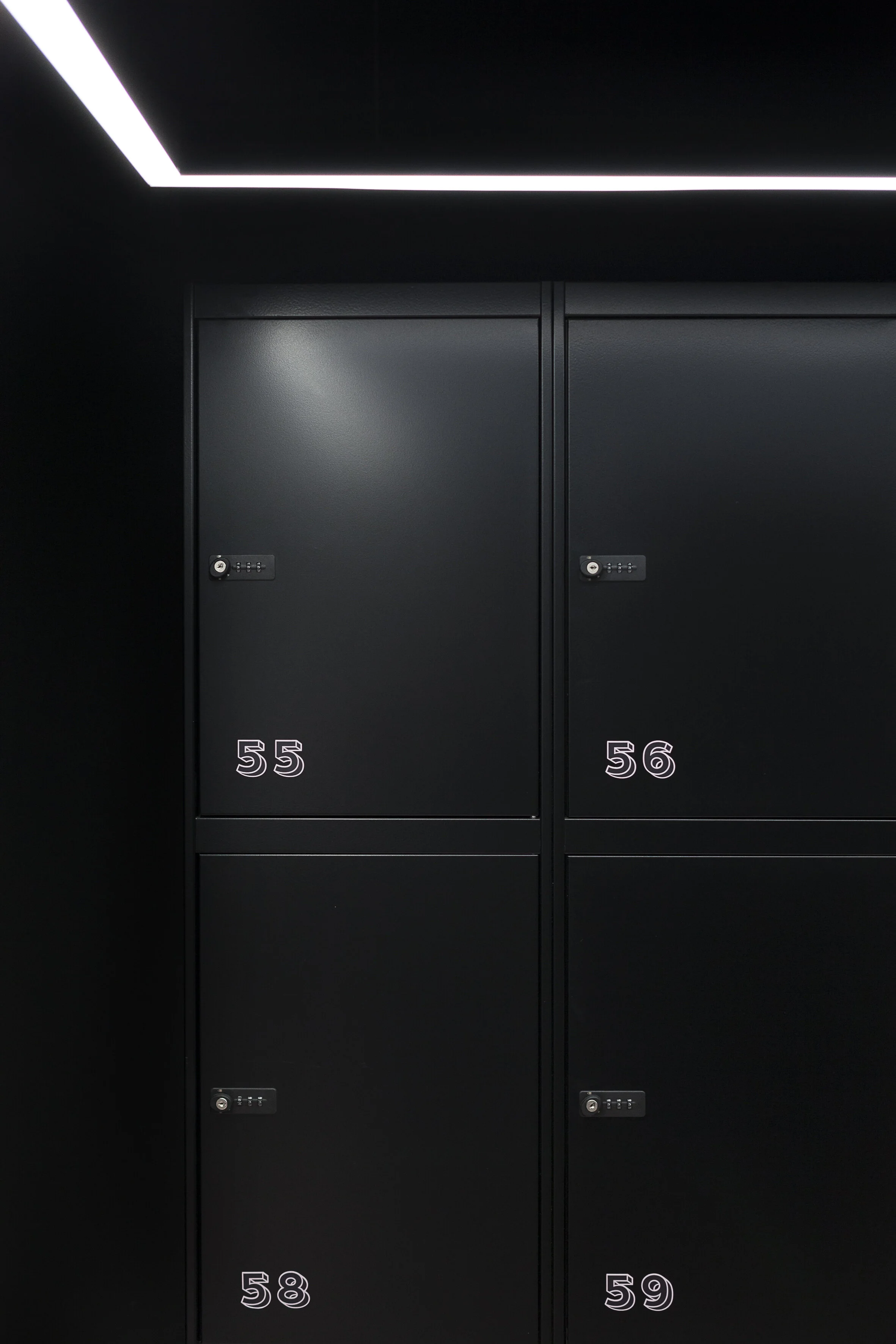 BaginBox_UrbanLockers_Madrid_Light_and_Signage_Wanna_1.jpg