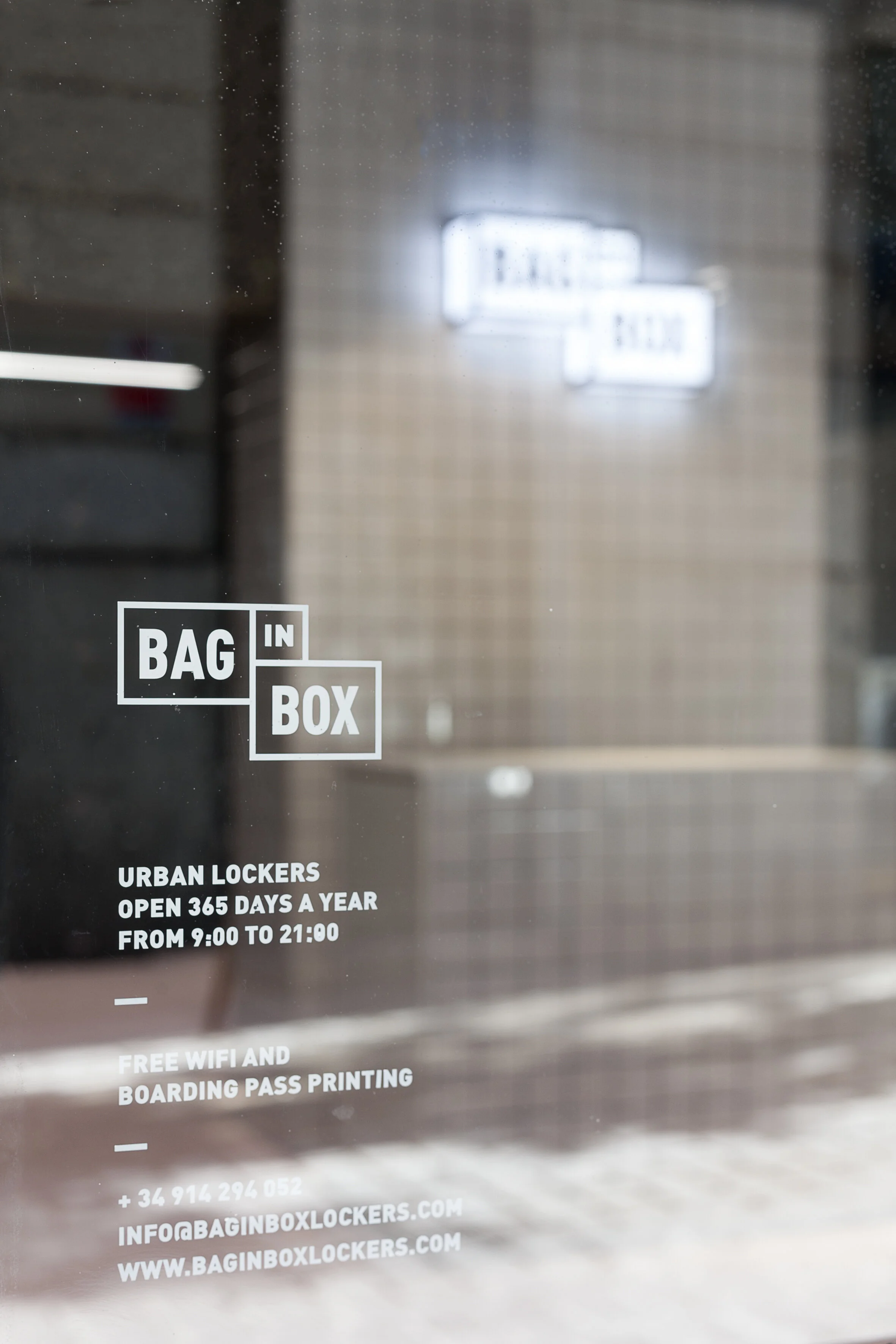 BaginBox_UrbanLockers_Madrid_Signage_2_Wanna.jpg