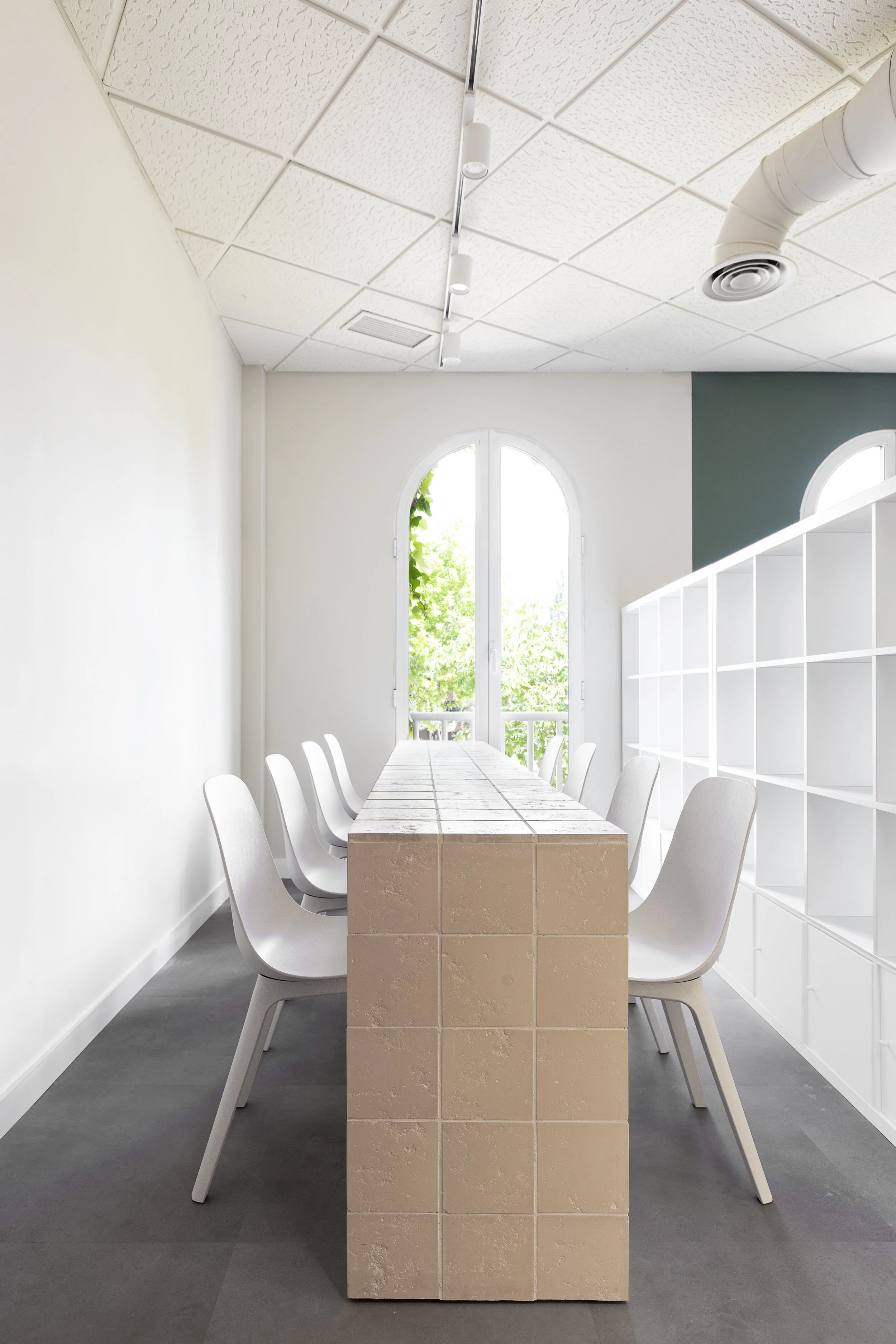 Ceroconuno esthetic center manicure area designed by Wanna