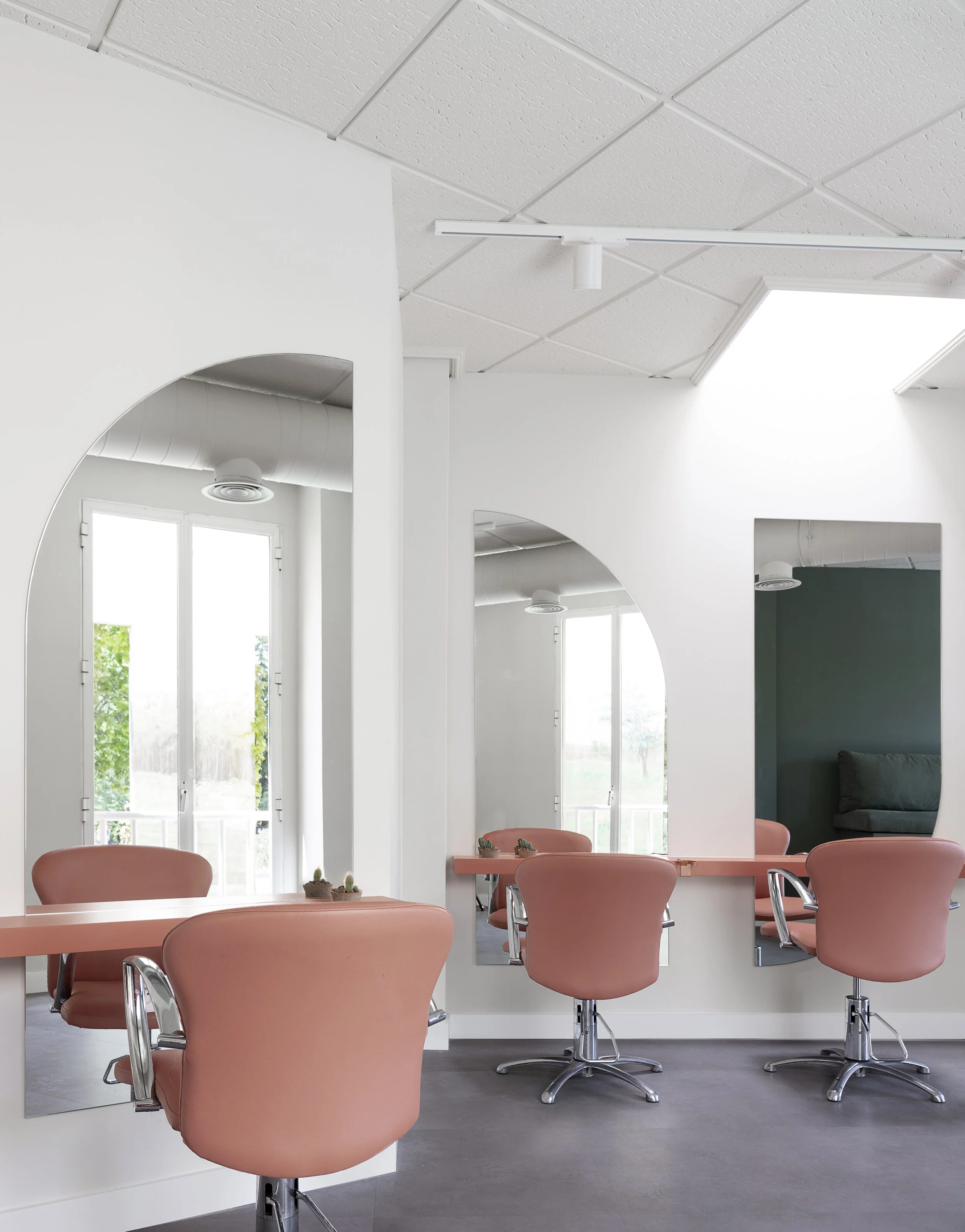 Ceroconuno esthetic center hair dresser area designed by Wanna