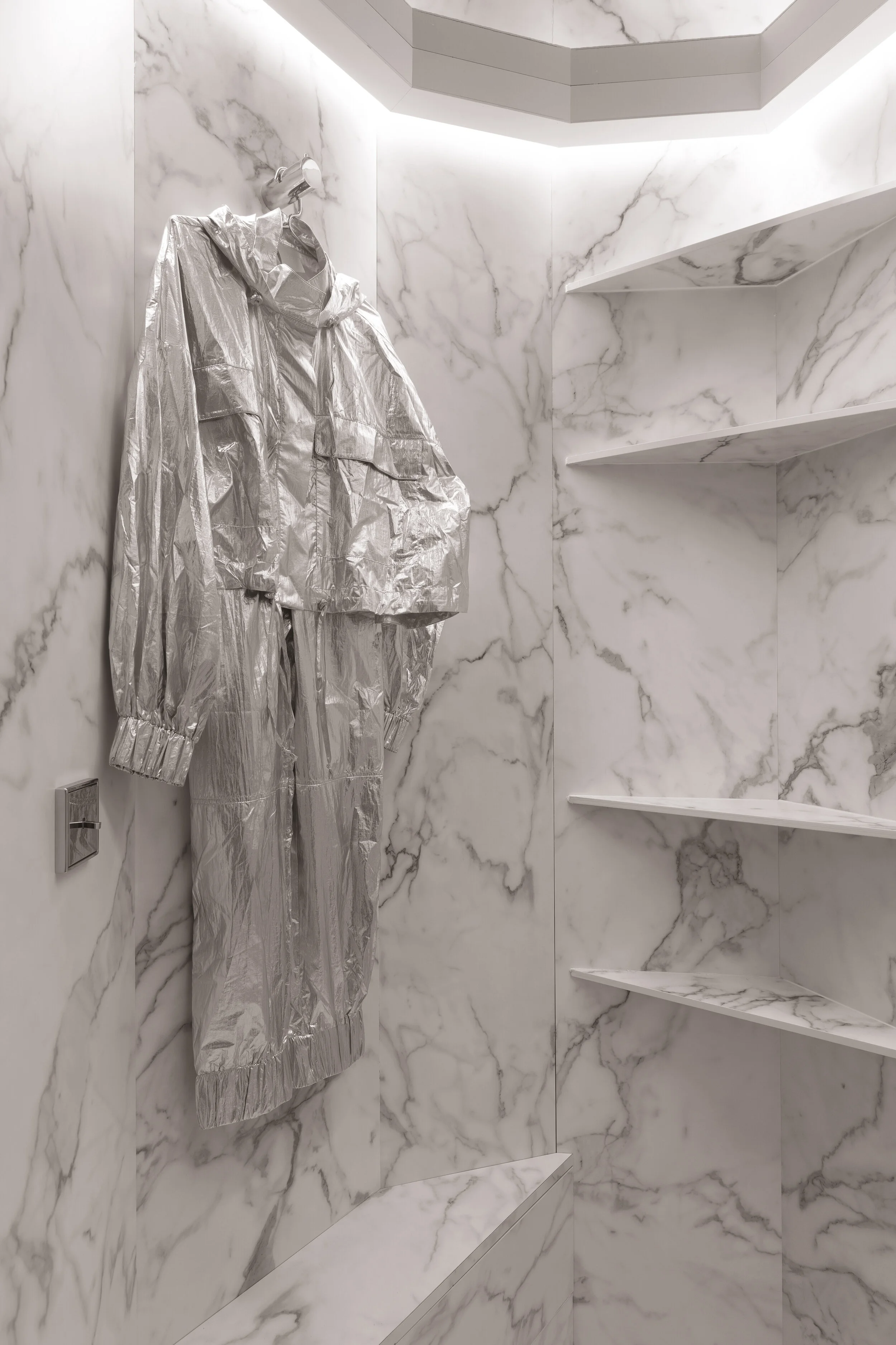 Horizonte88 moon capsule dressing by Formica in CasaDecor 2020 designed by Wanna