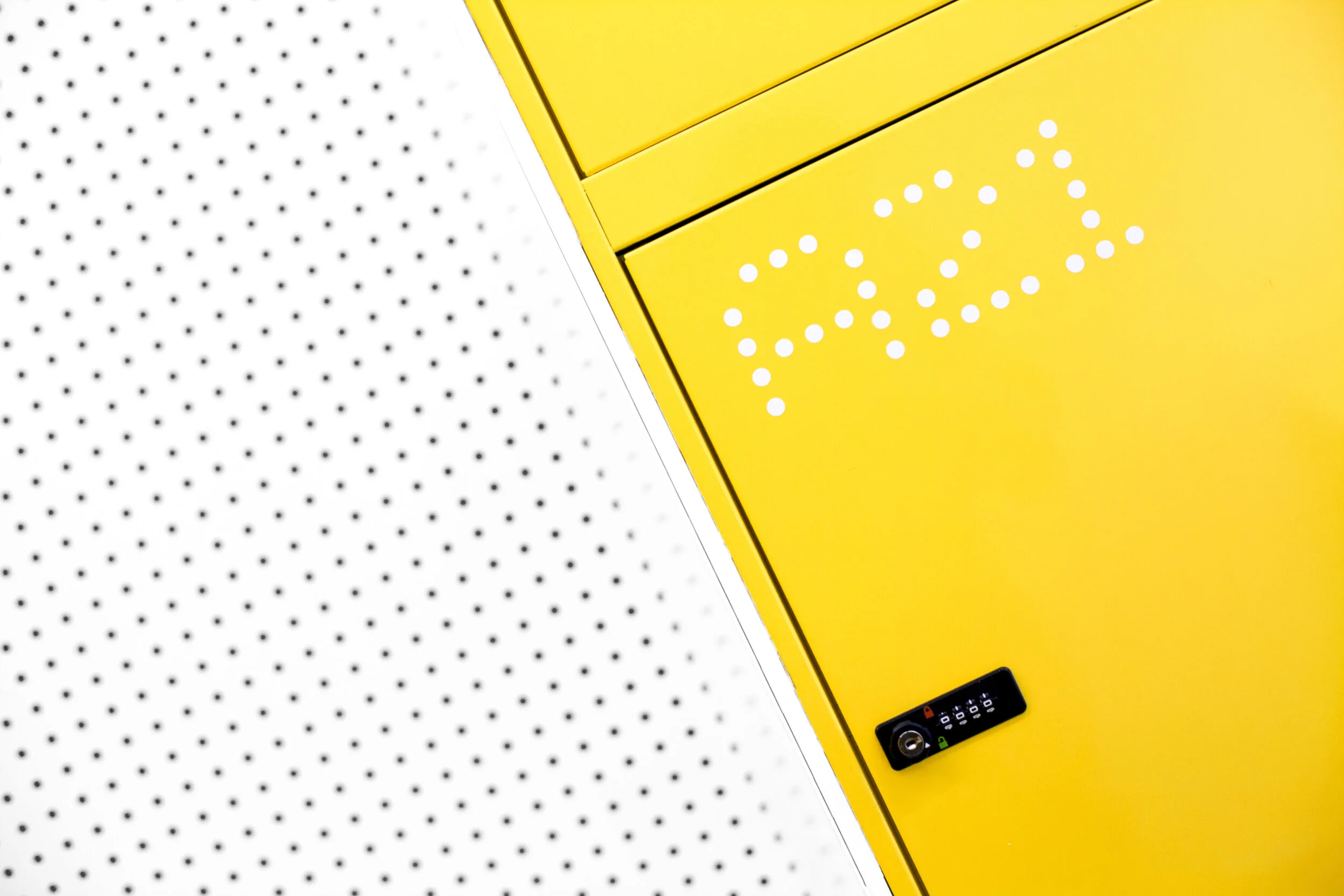 LockandBeFree_Urban_Lockers_Madrid_Signage_6_Wanna.jpg