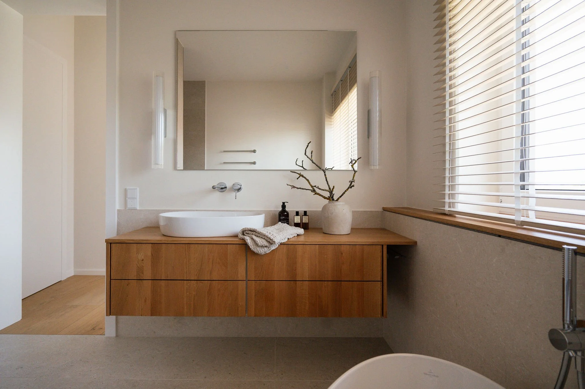 privathaus-sinzheim-badezimmer-waschtisch-02.jpg