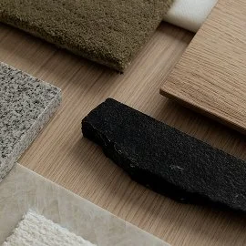 Materialcollage mit Naturstein und Holz