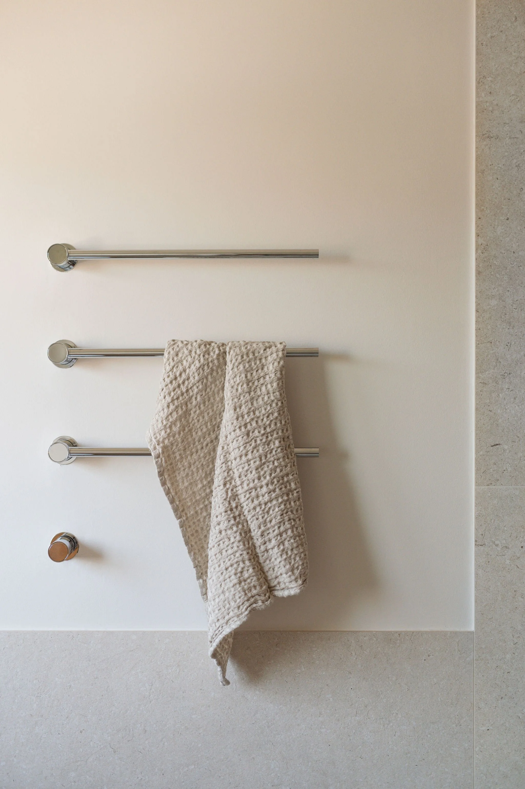 privathaus-sinzheim-badezimmer-handtuchheizkoerper.jpg