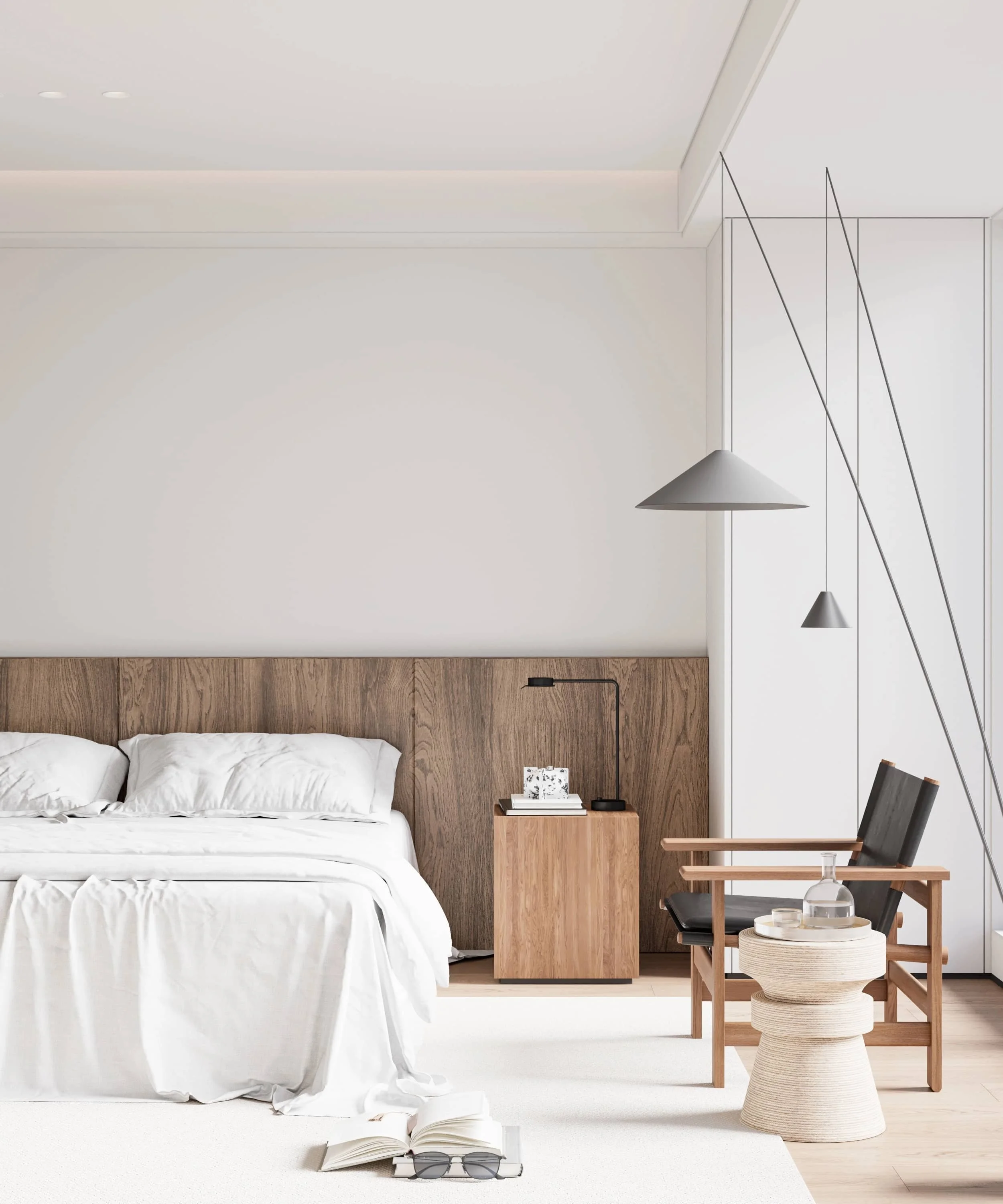 Das Foto zeigt ein natürlich gestaltetes Schlafzimmer mit einem leinenbezogenen Bett, einem Kopfteil aus dunklem Holz sowie einem Wollteppich und einem Holzboden