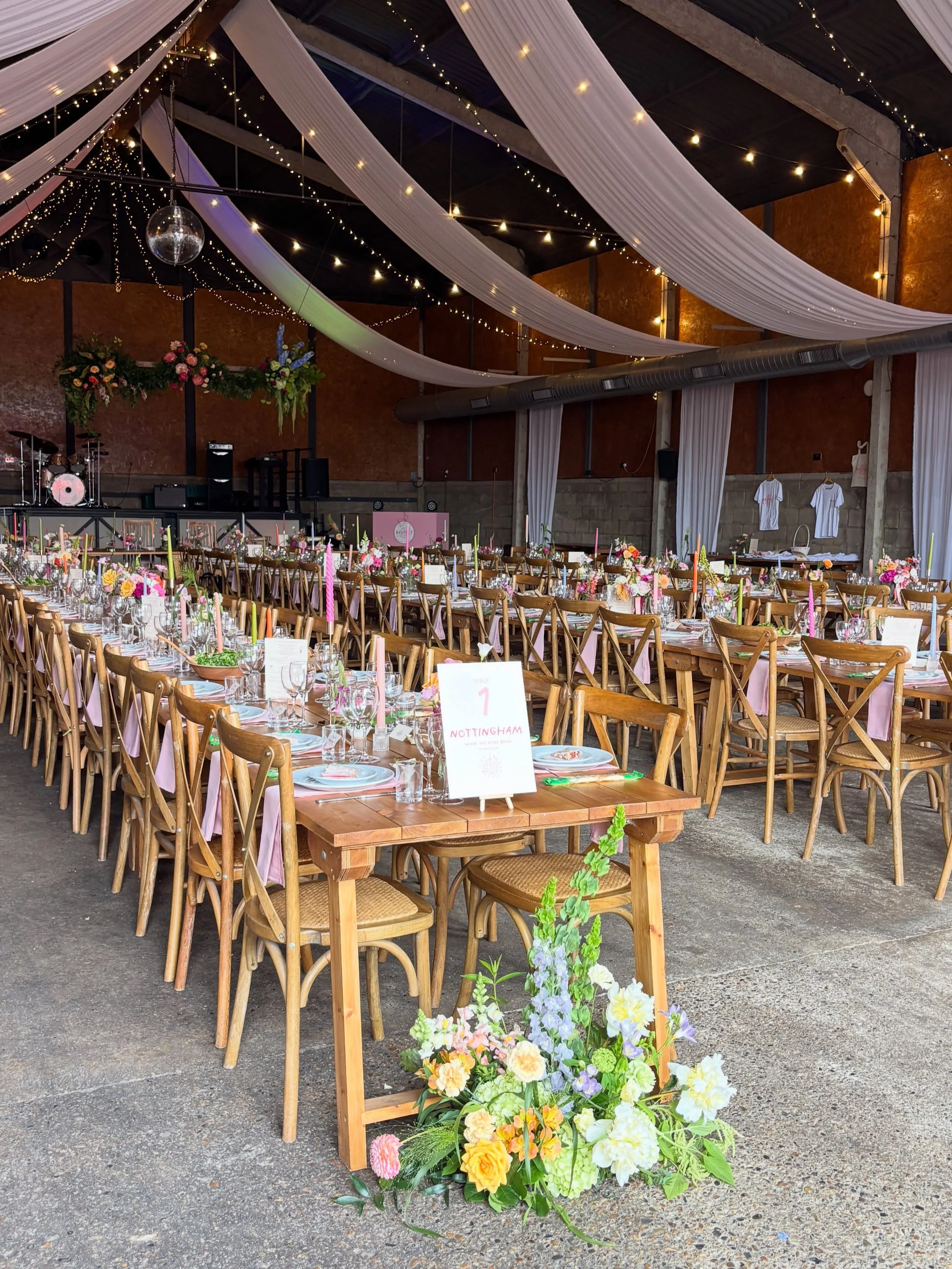 Booking 2027 &amp; now 2028 too! Get in touch, I&rsquo;d love to chat all things flowers ✨

#2027wedding #2028wedding #weddingflorist #weddingflowers #barnwedding