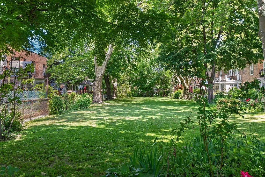 Explore Lincoln Court 