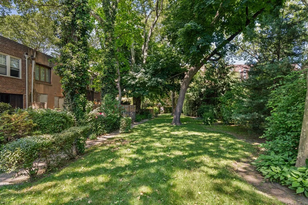 Explore Hamilton Court 